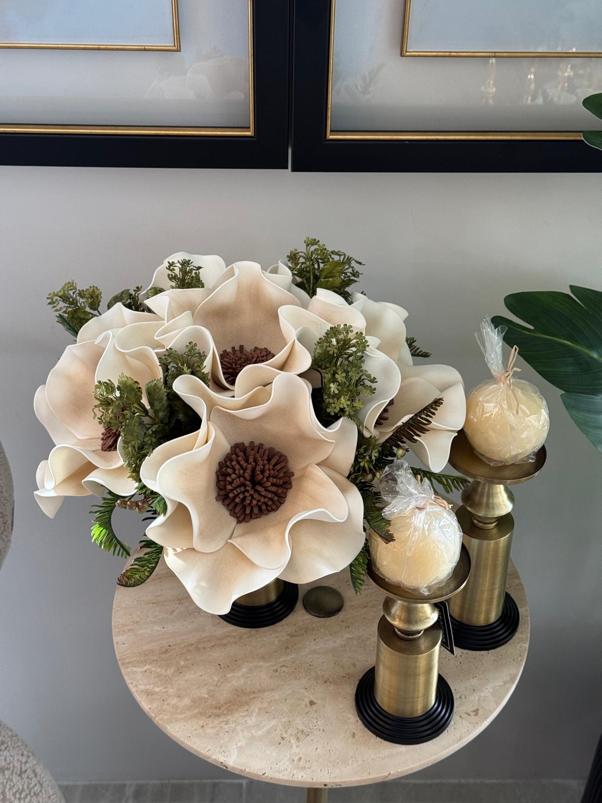 Eskitme Kare Ayaklı Vazoda Lateks Çiçek Aranjman 