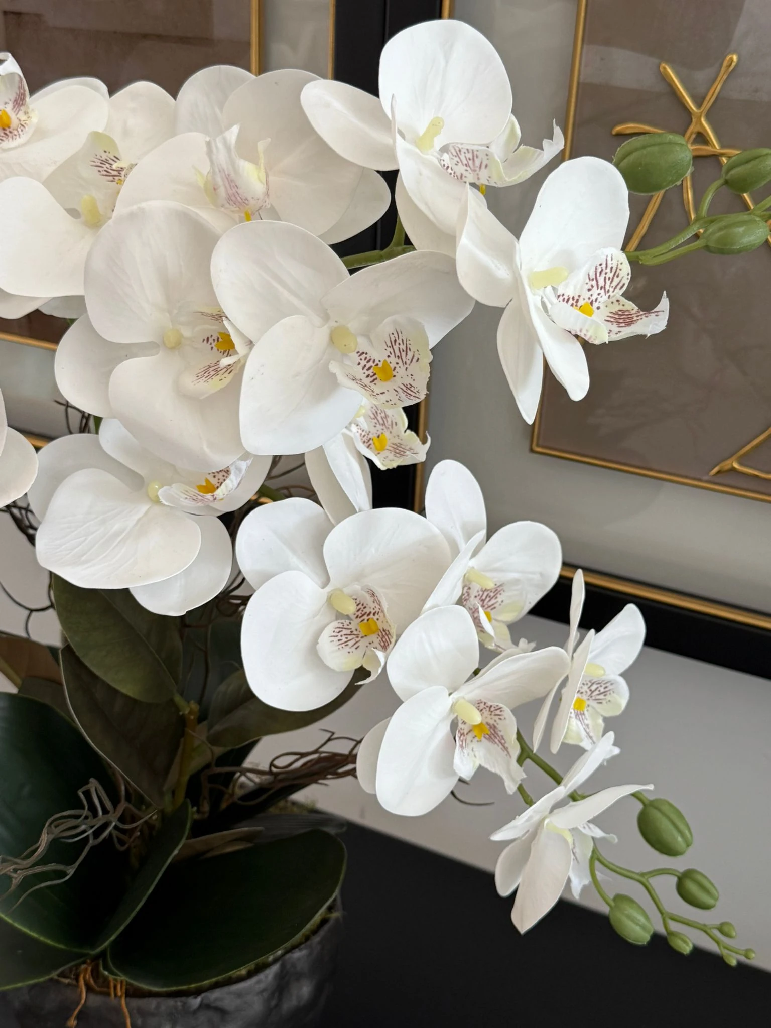 İthal Döküm Siyah Vazoda 4 Dal Islak Orkide Aranjmanı 