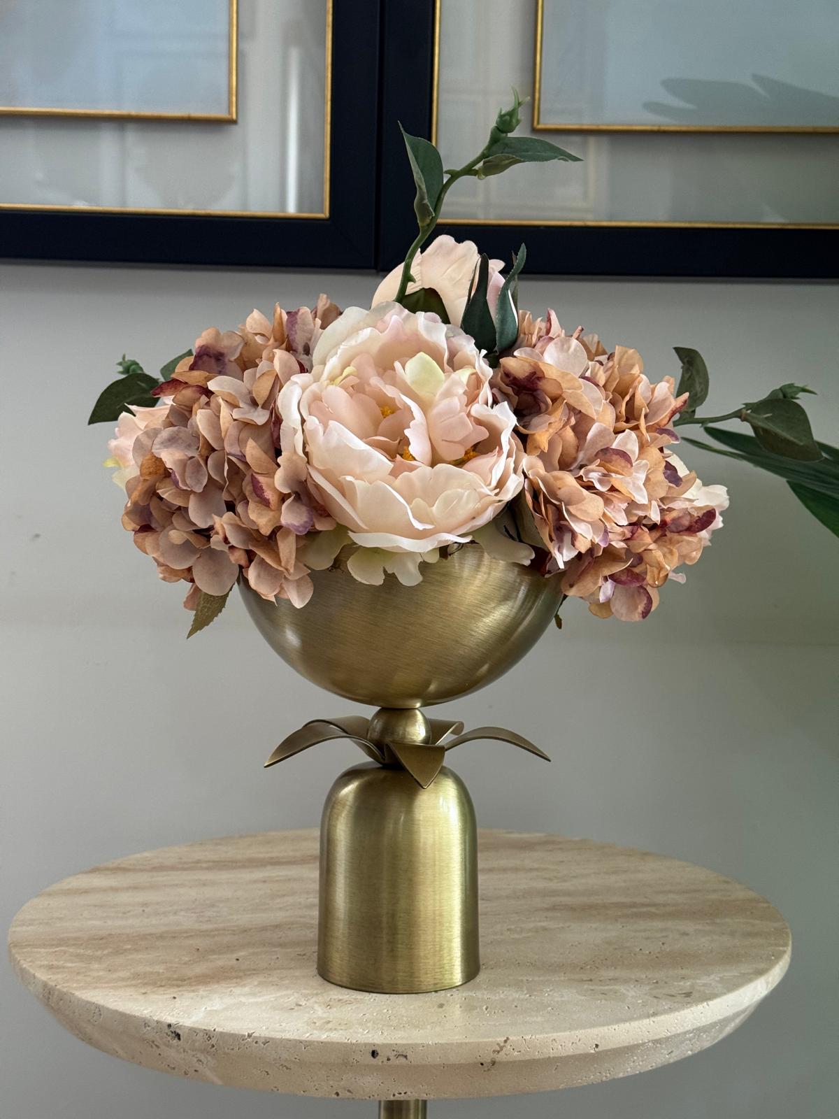 Eskitme Ayaklı Vazoda Yapay Çiçek Aranjmanı