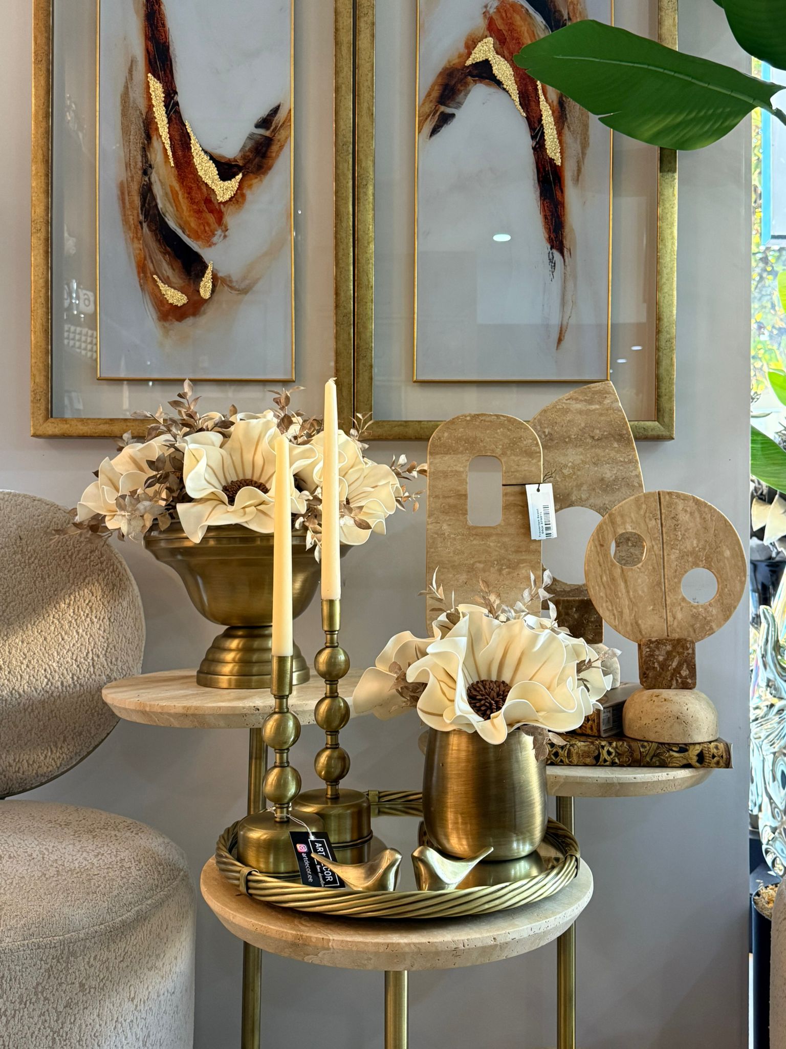 Eskitme Ayaklı Çanak Vazoda Lateks Çiçek Aranjman 