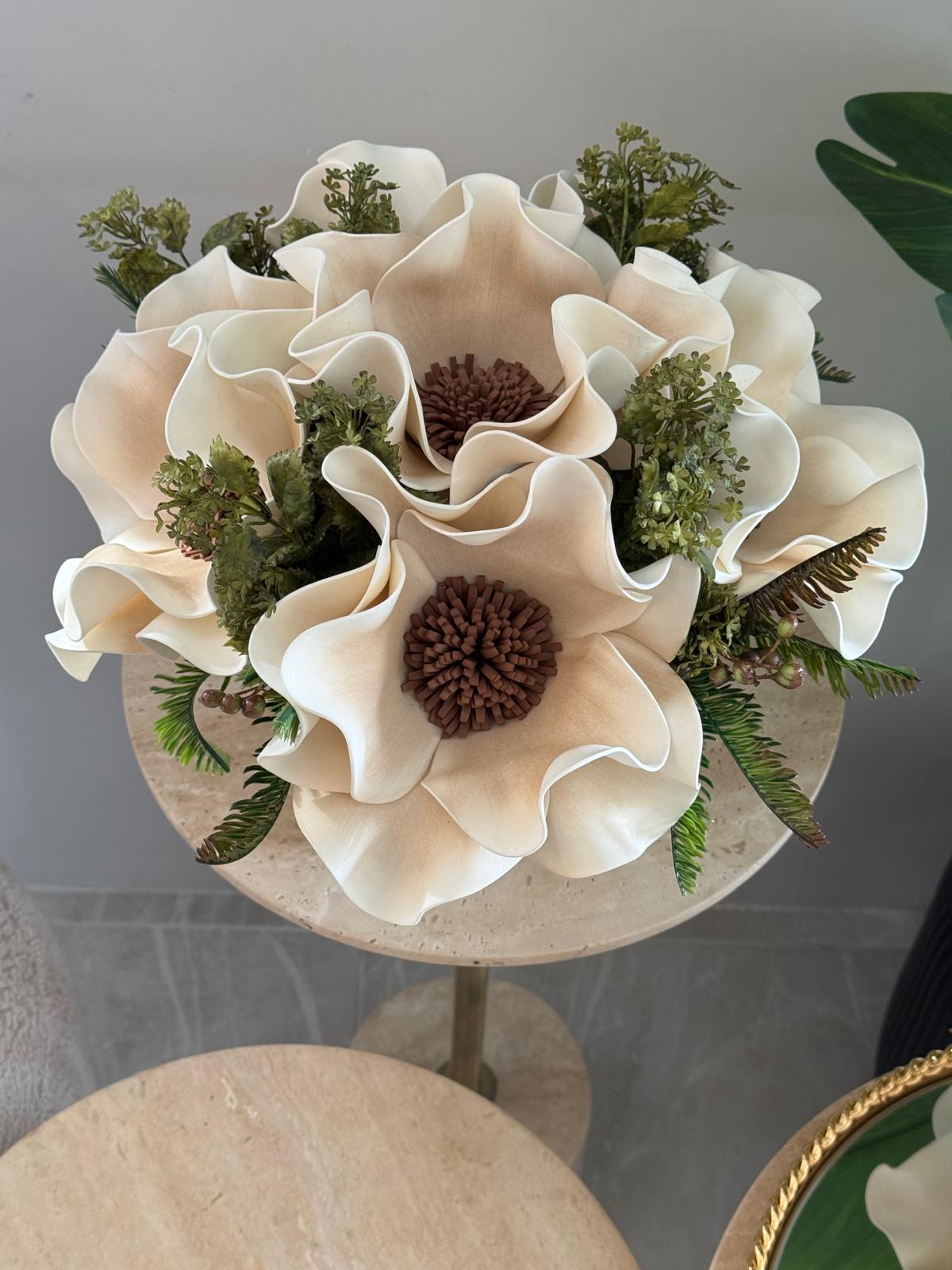 Eskitme Kare Ayaklı Vazoda Lateks Çiçek Aranjman 