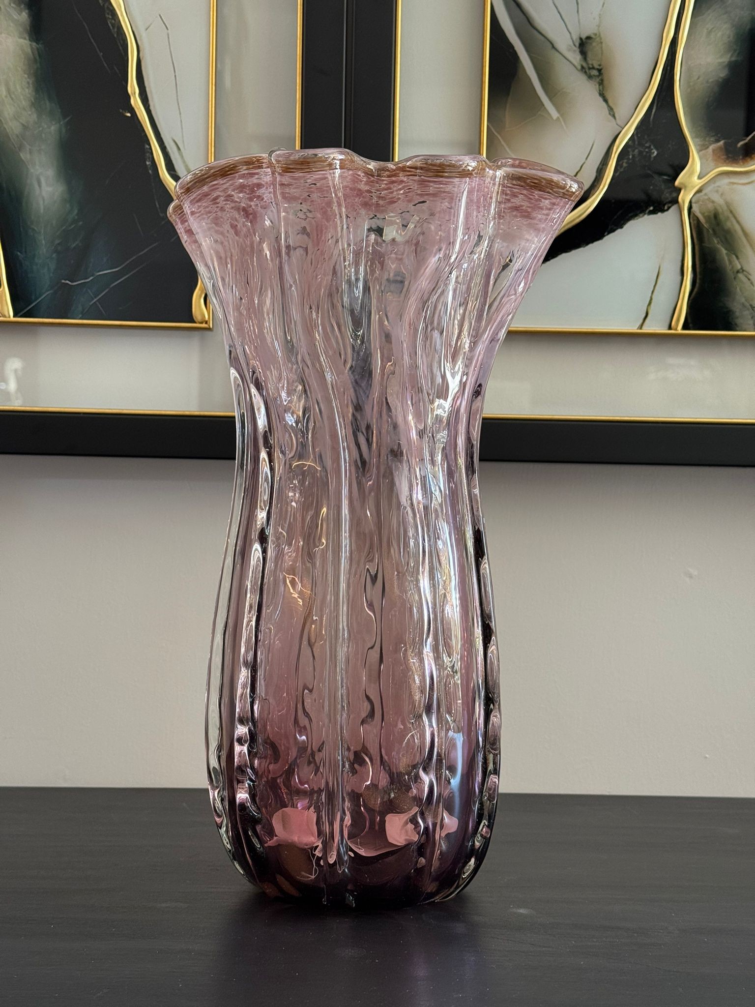 Pembe Rengi Kıvrımlı Cam Vazo
