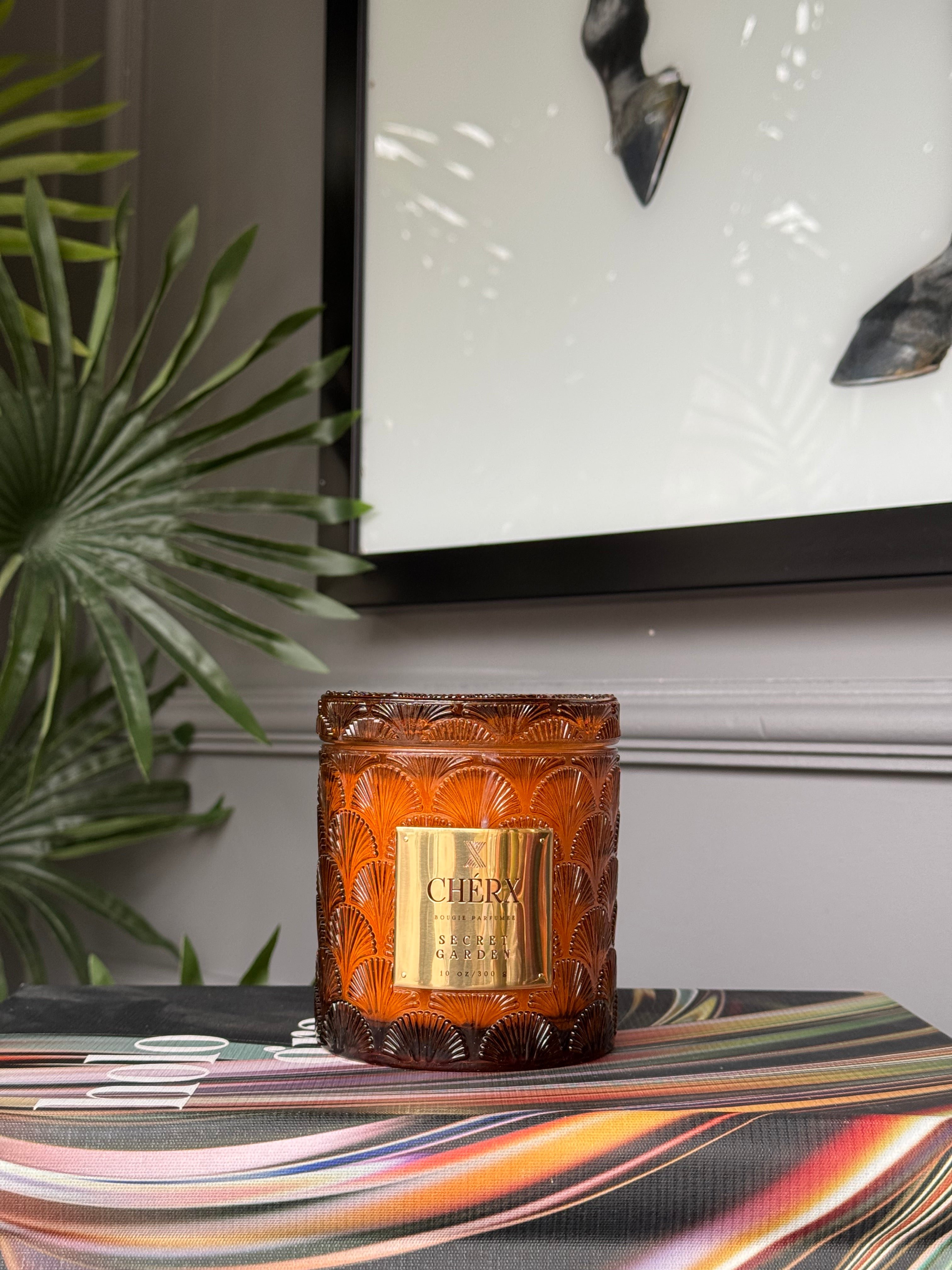 Kokulu Cherx Kabartmalı Cam Kavanoz Mum Sandalwood- Amber