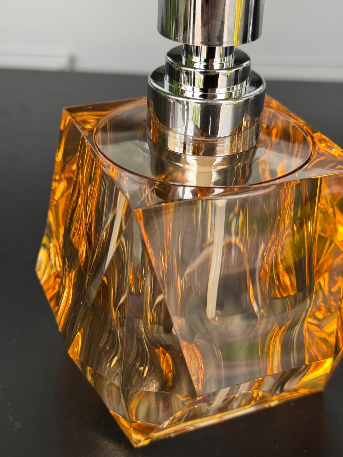 Amber  Akrilik Sabunluk 15cm