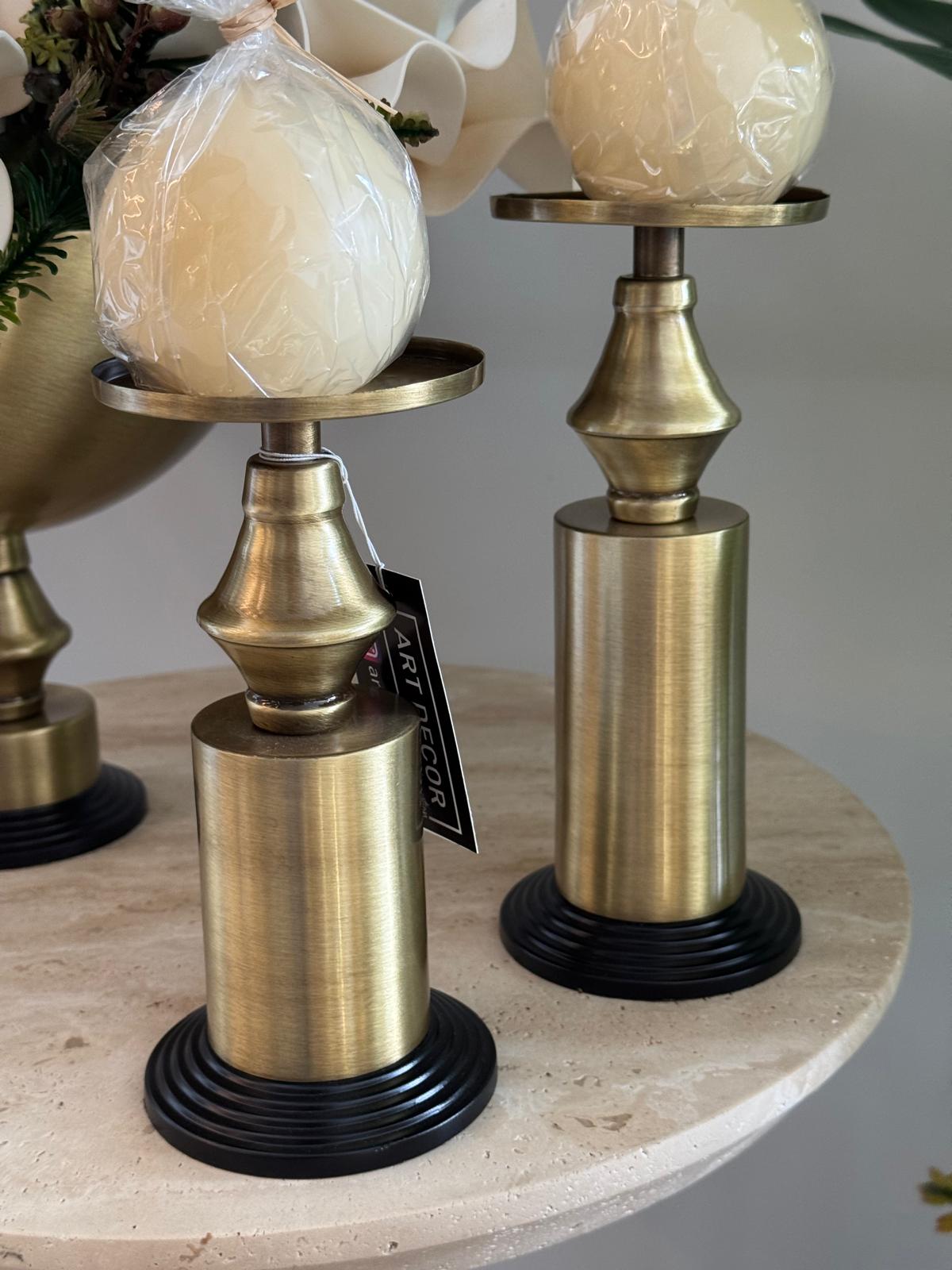 Eskitme Kare Ayaklı Vazoda Lateks Çiçek Aranjman 