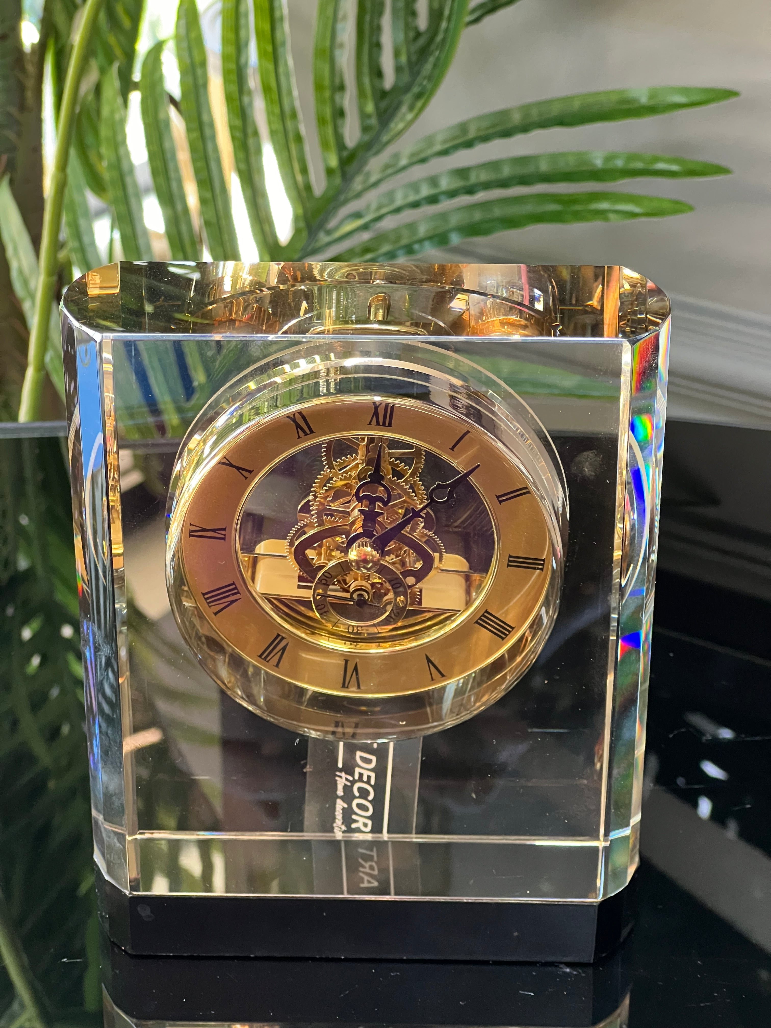 Kristal  Masa Saati Amber Siyah