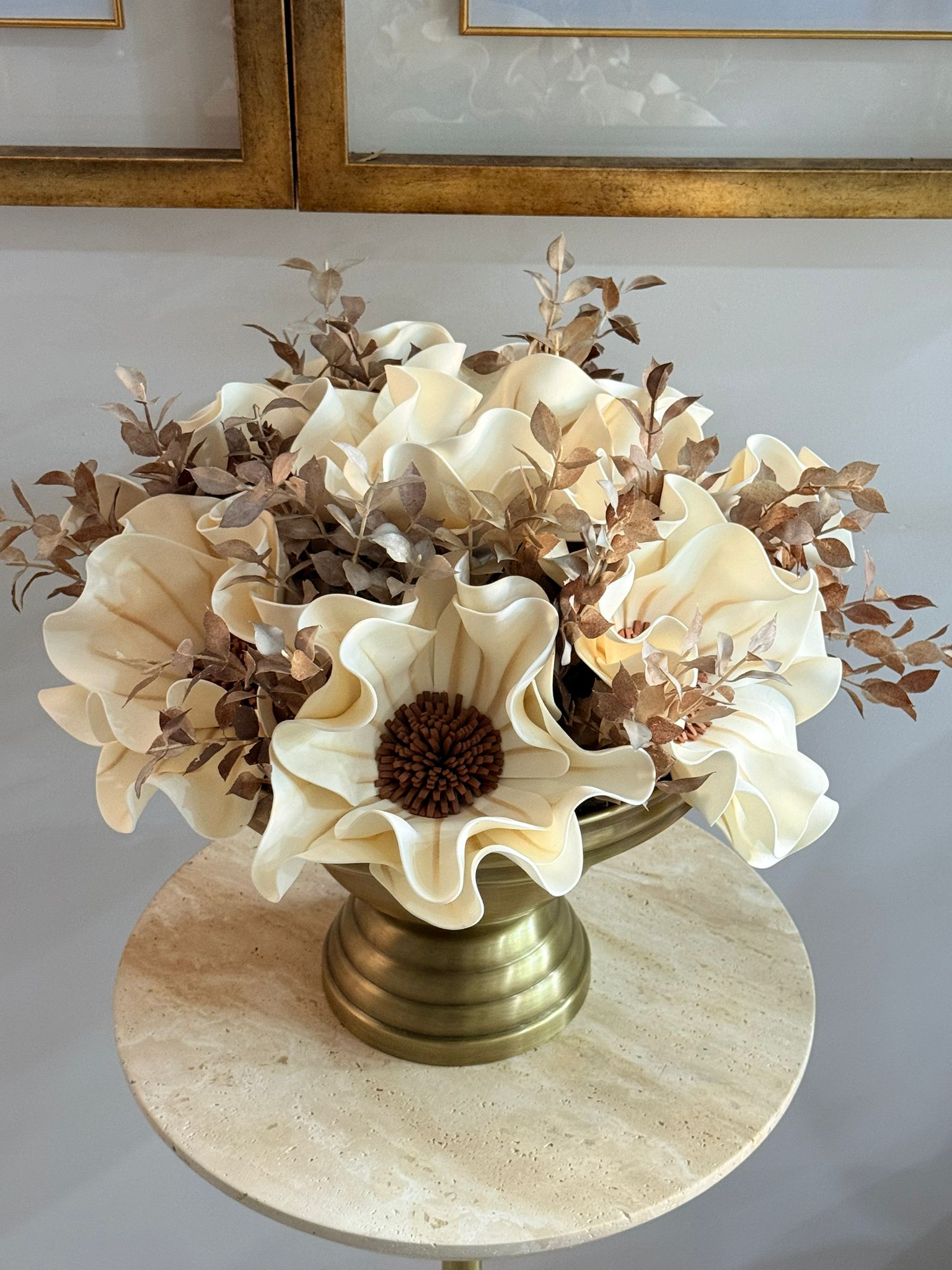 Eskitme Ayaklı Çanak Vazoda Lateks Çiçek Aranjman 