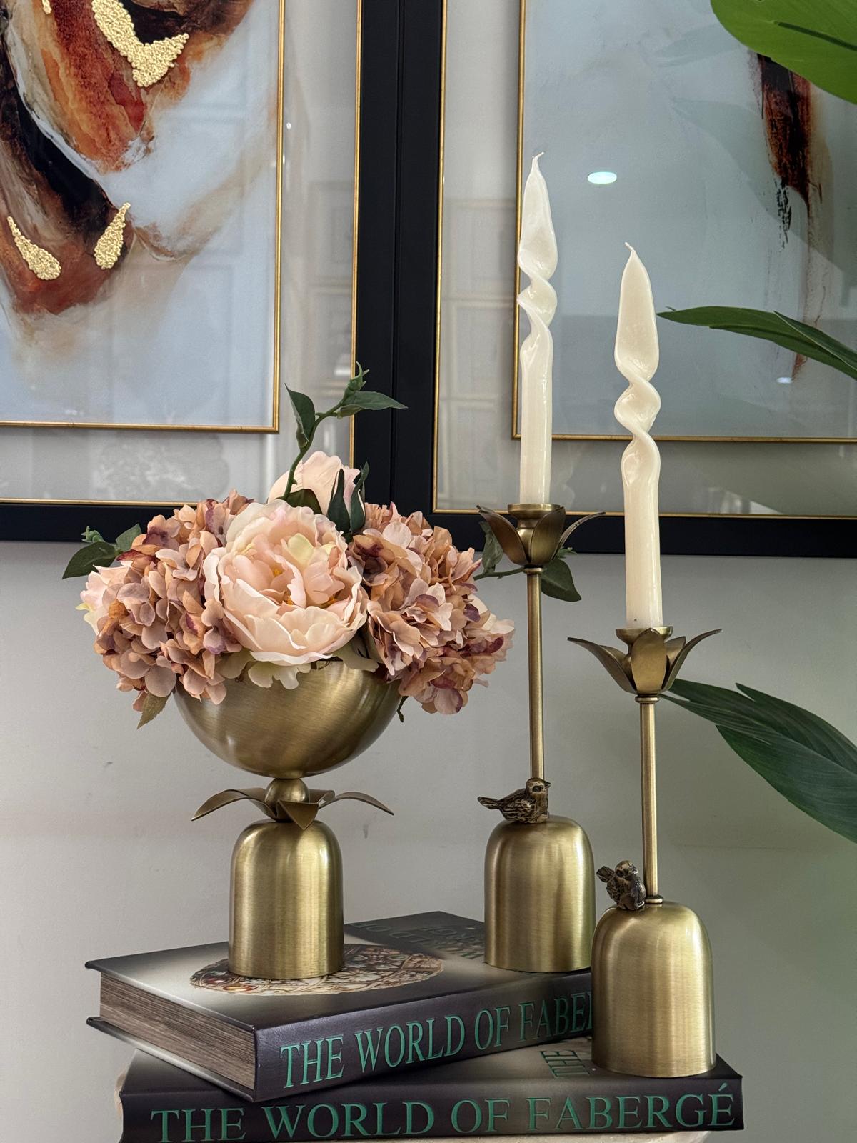 Eskitme Ayaklı Vazoda Yapay Çiçek Aranjmanı