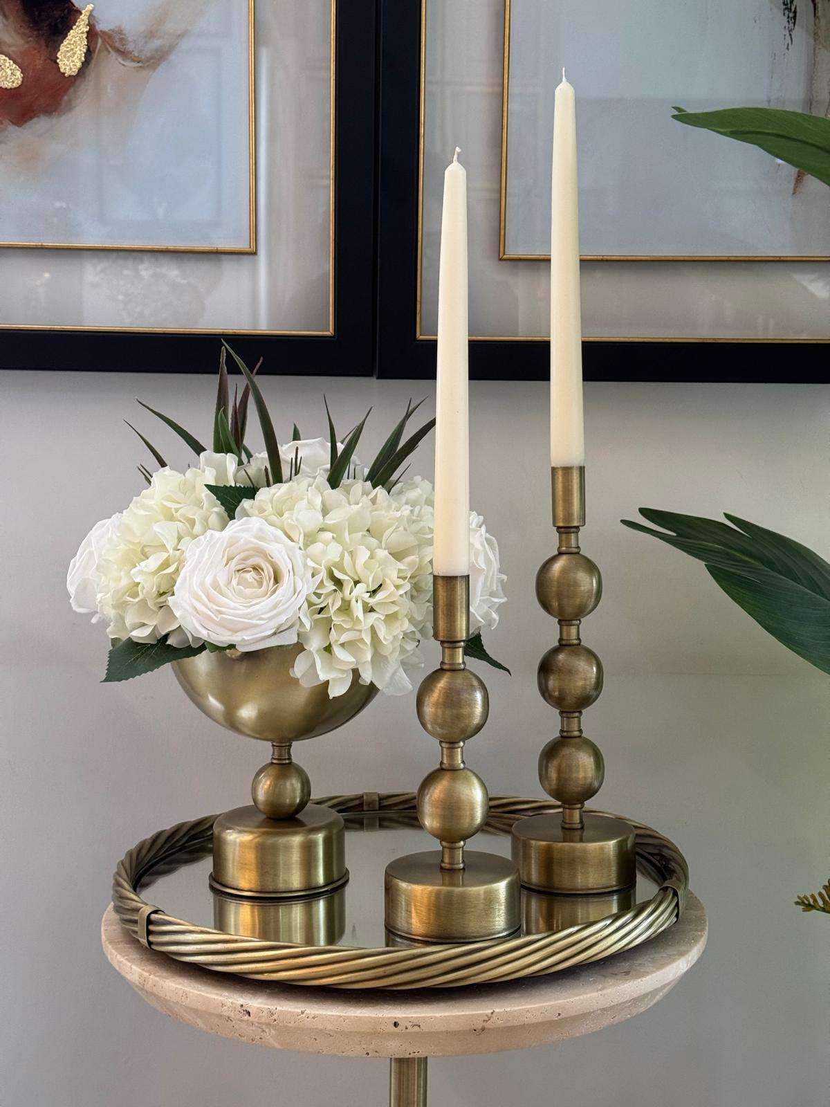 Eskitme Top Detaylı Ayaklı Vazoda Çiçek Aranjmanı 