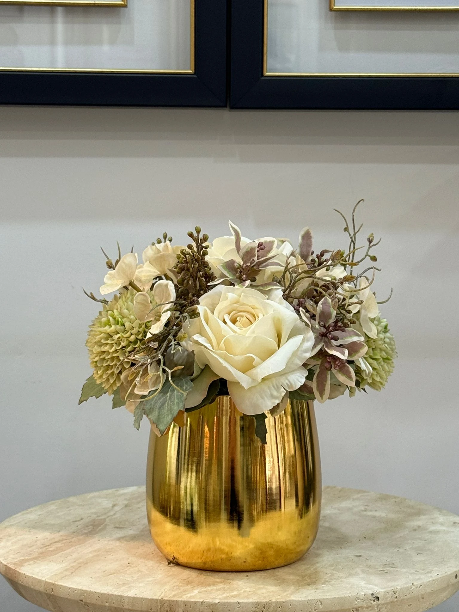 Gold Cezve Vazoda Çiçek Aranjmanı