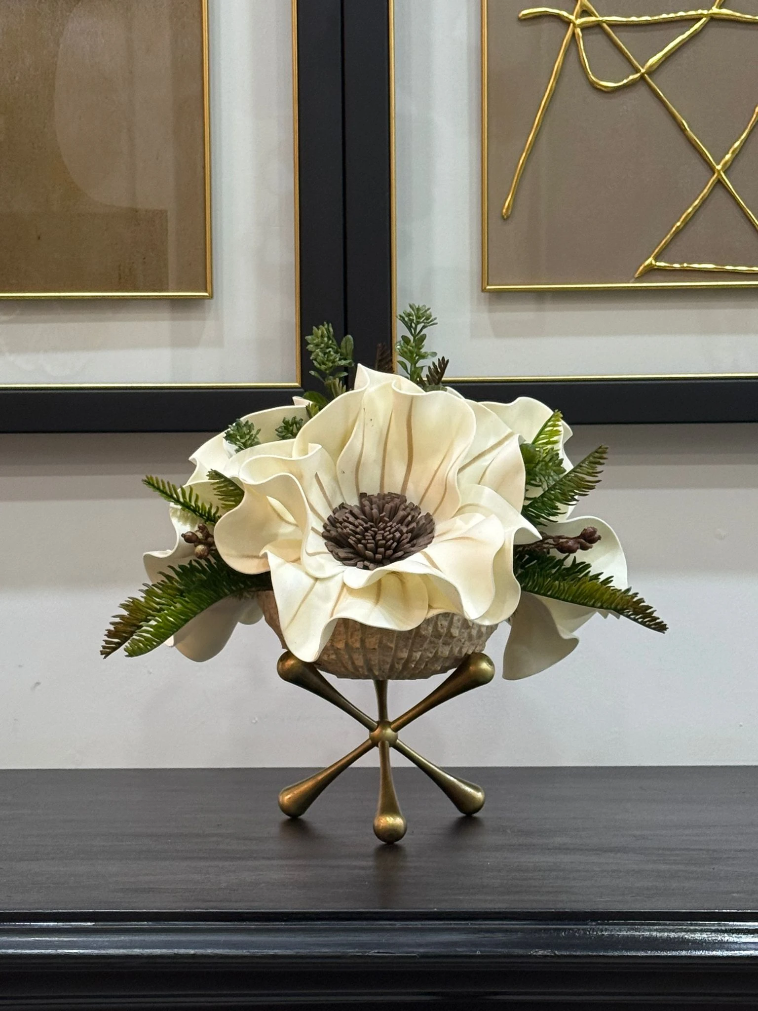 Eskitme Molekül Ayaklı Tırtıklı Traverten Vazoda Lateks Çiçek Aranjman 