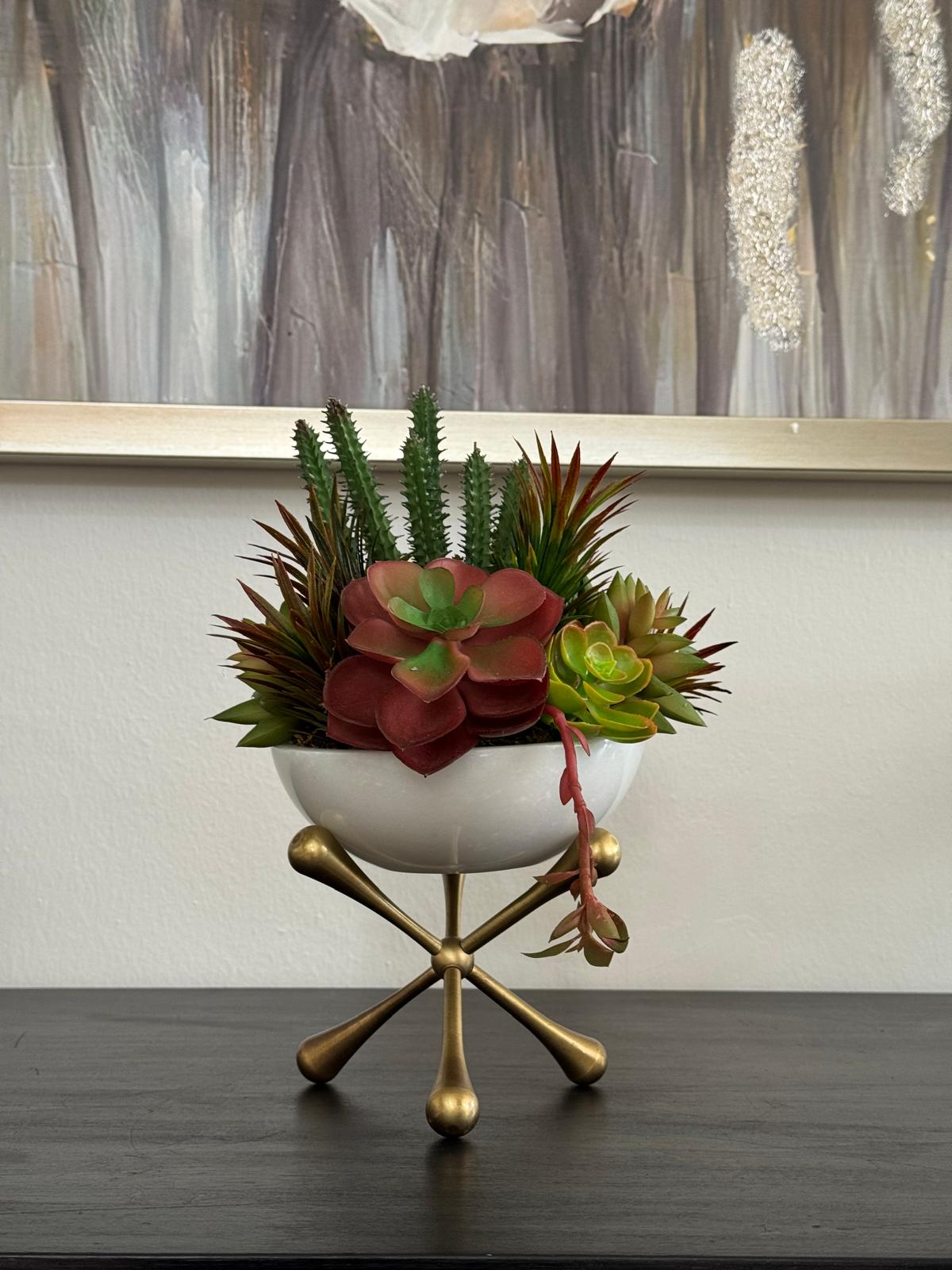 Eskitme Molekül Ayaklı Mermer Kasede Sukulent Çiçek Aranjmanı