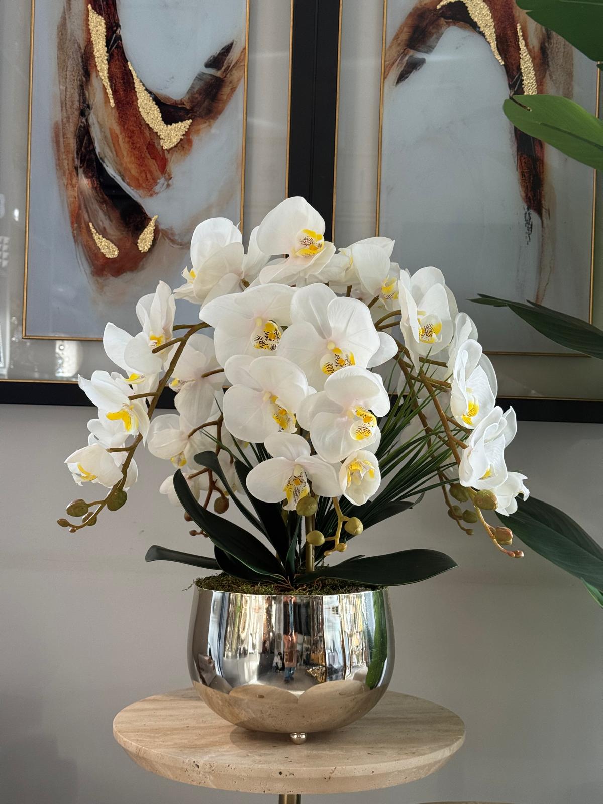 Gümüş Japon Vazoda Beyaz Lux Islak 5 Dal Orkide Aranjmanı