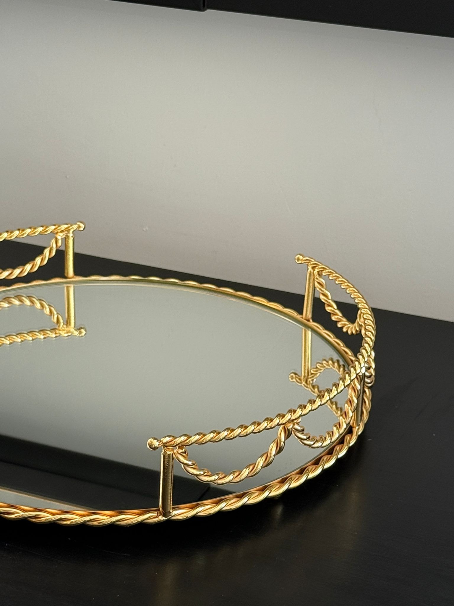 Gold Zincir Detaylı Yuvarlak Tepsi 