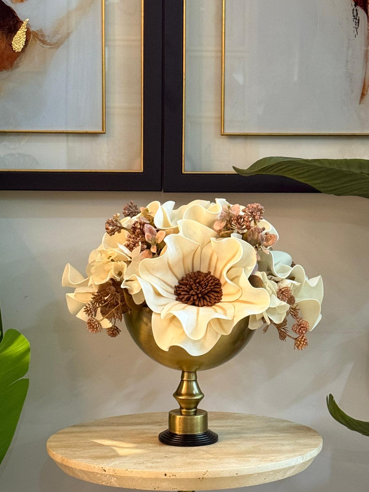 Eskitme Ayaklı Vazoda Lateks Çiçek Aranjmanı