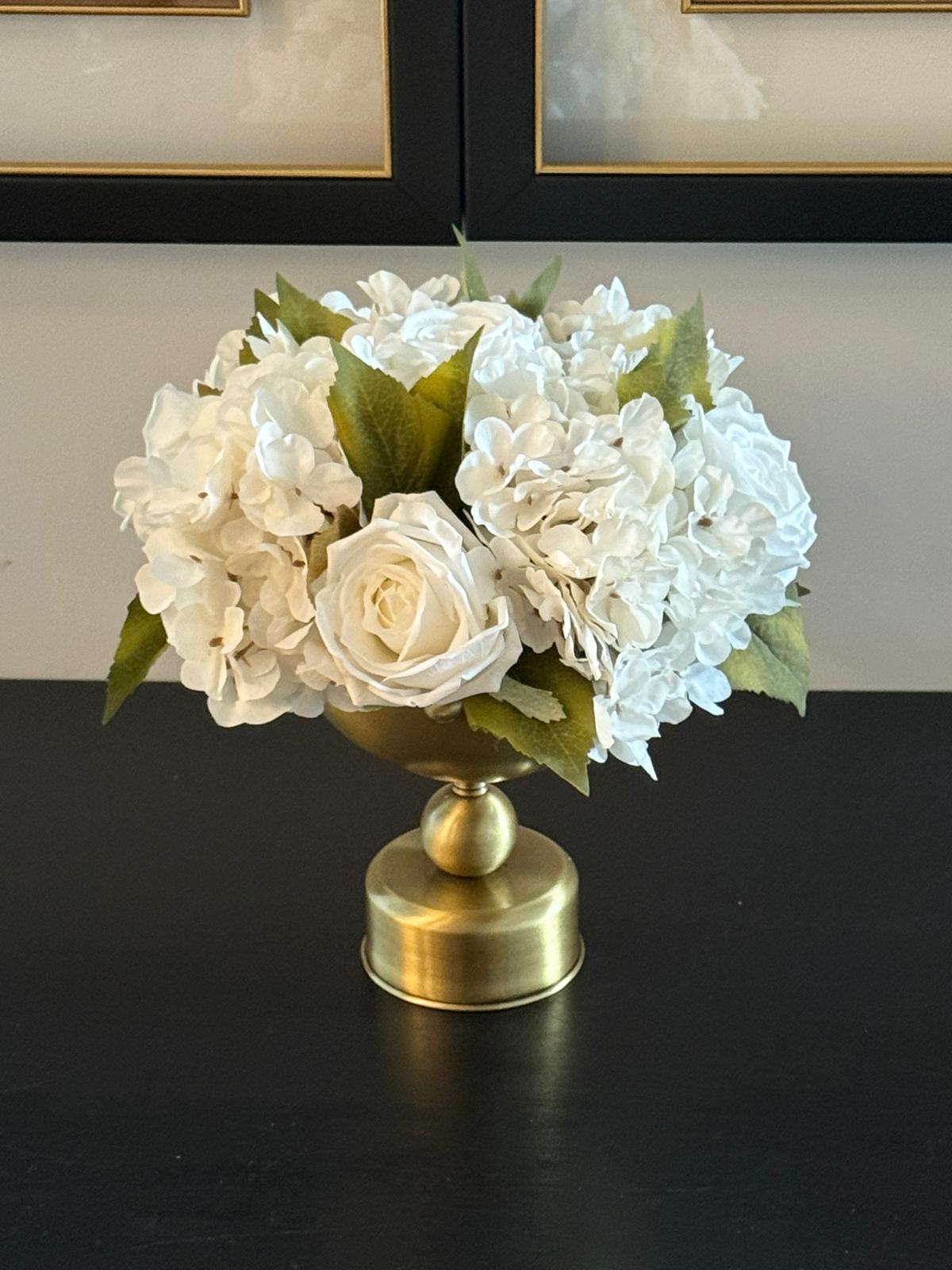 Eskitme Ayakl ıVazoda  Yapay Çiçek Aranjman 