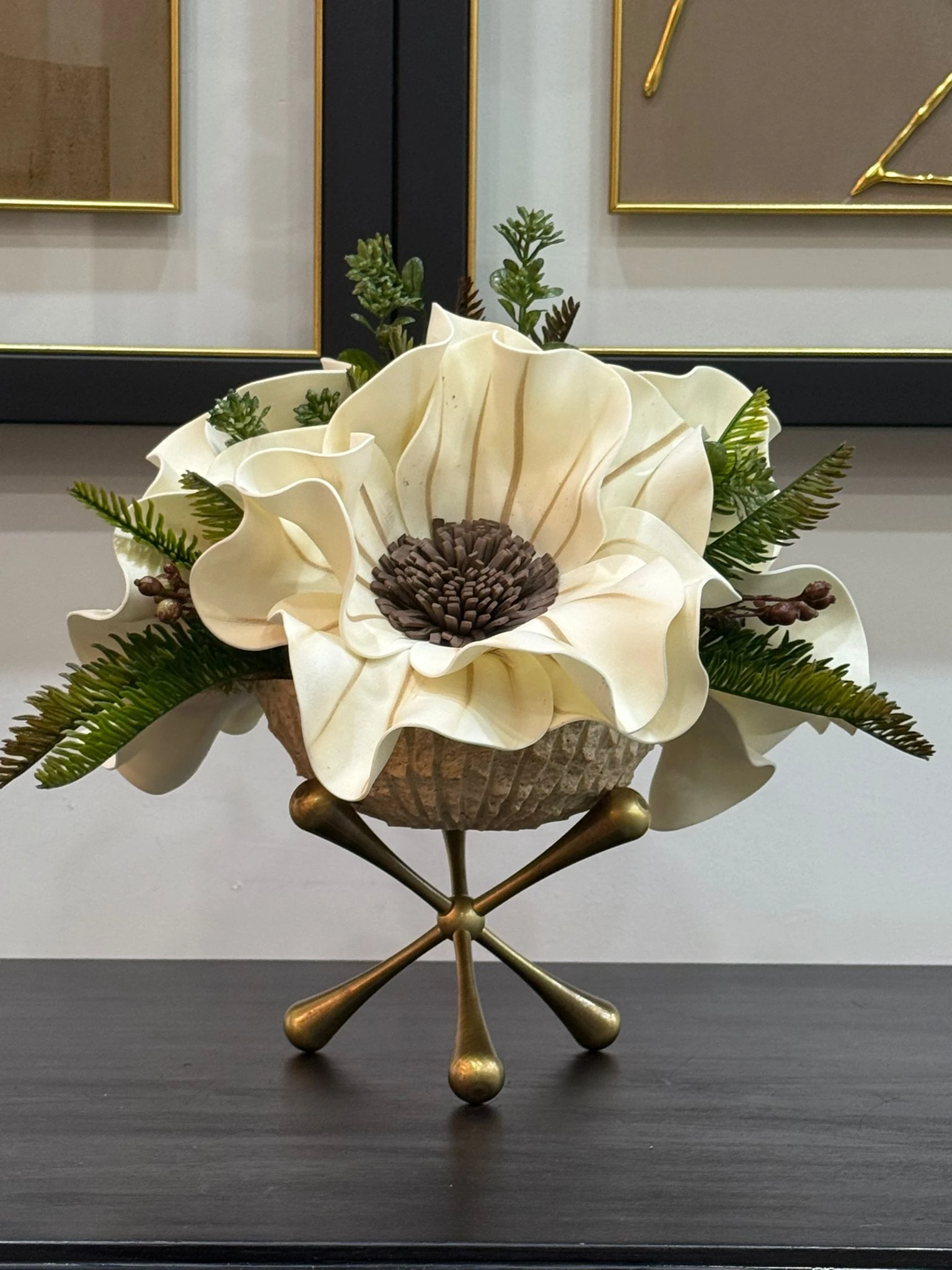 Eskitme Molekül Ayaklı Tırtıklı Traverten Vazoda Lateks Çiçek Aranjman 