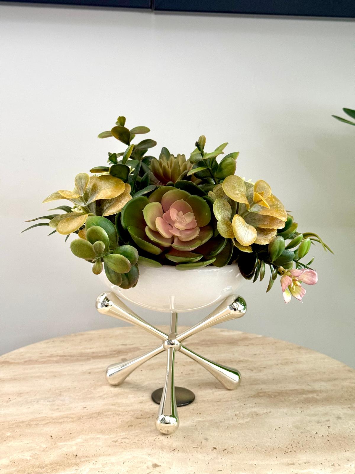 Gümüş Molekül Ayaklı Mermer Kasede Sukulent Çiçek Aranjmanı