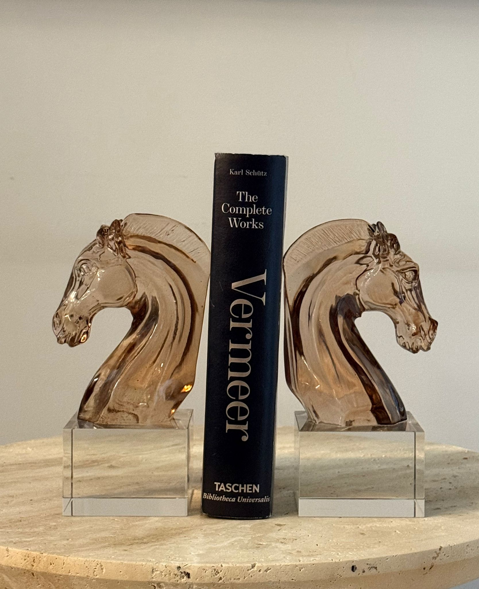 Kristal Kahve At Kitap Tutacağı