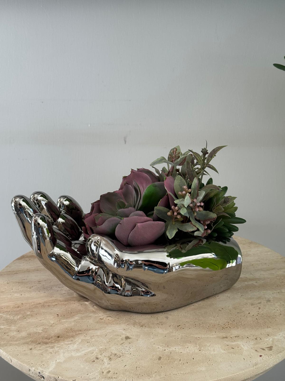 Gümüş El Vazoda Sukulent Çiçek Aranjmanı