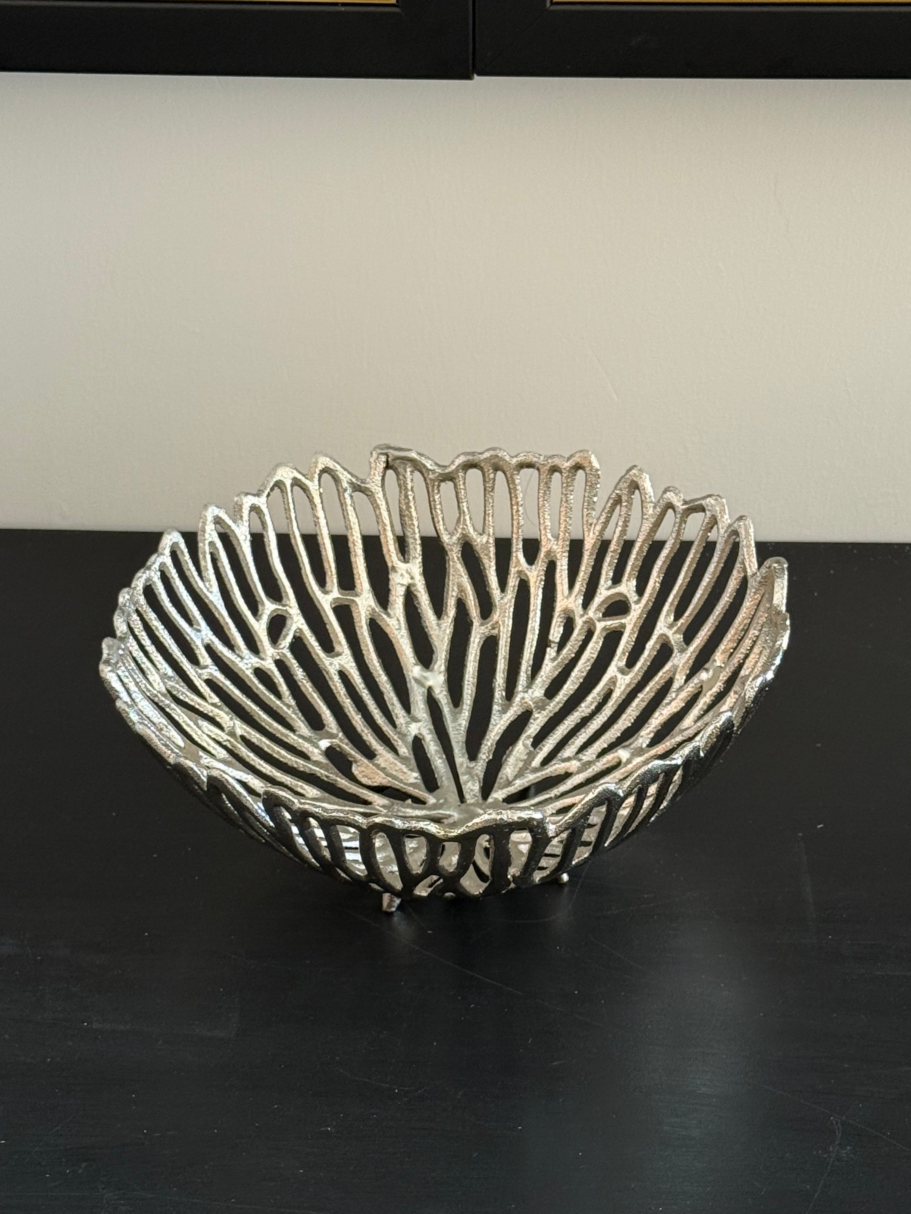 Döküm Kase Desenli Yuvarlak Gümüş 25 cm