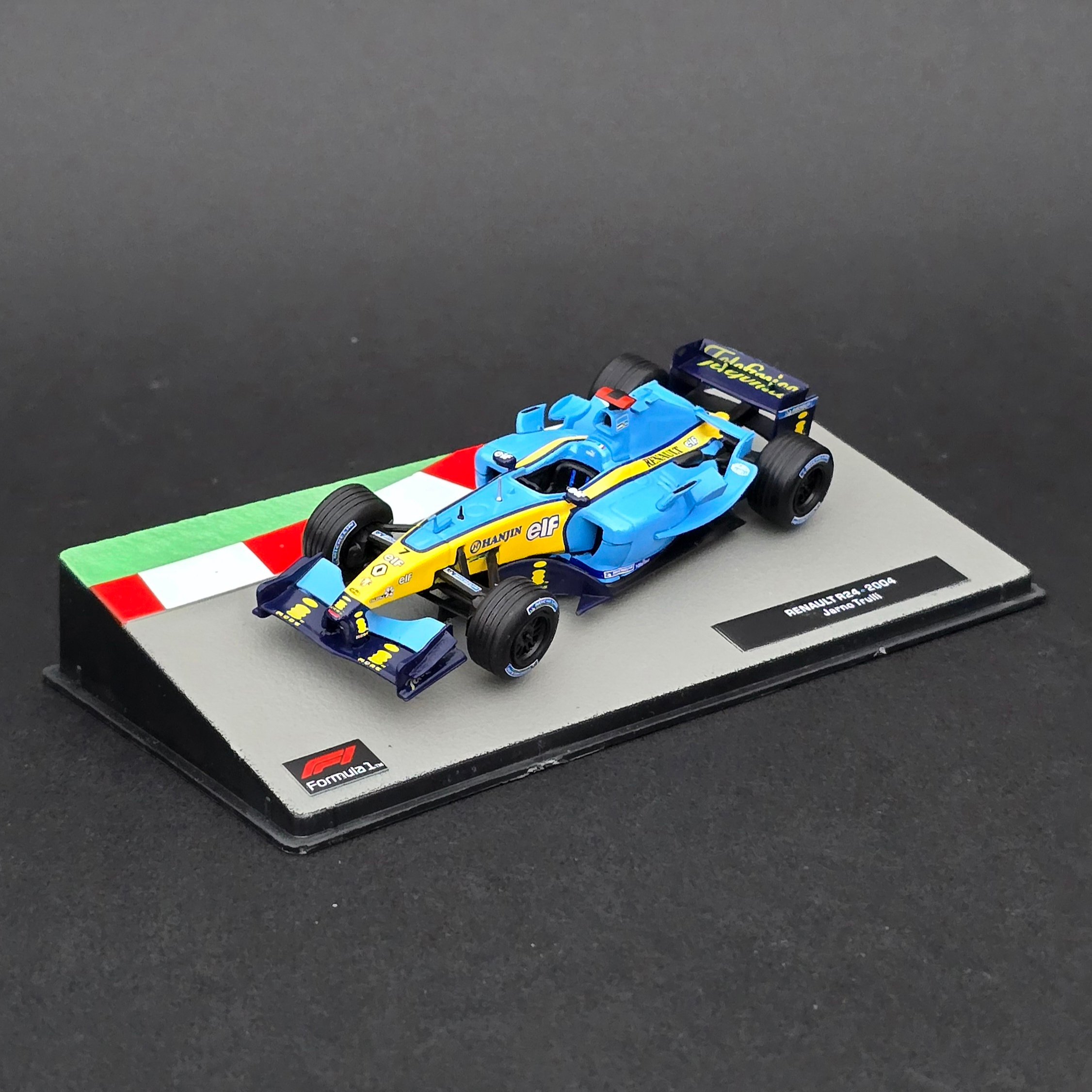 1:43 Renault R24