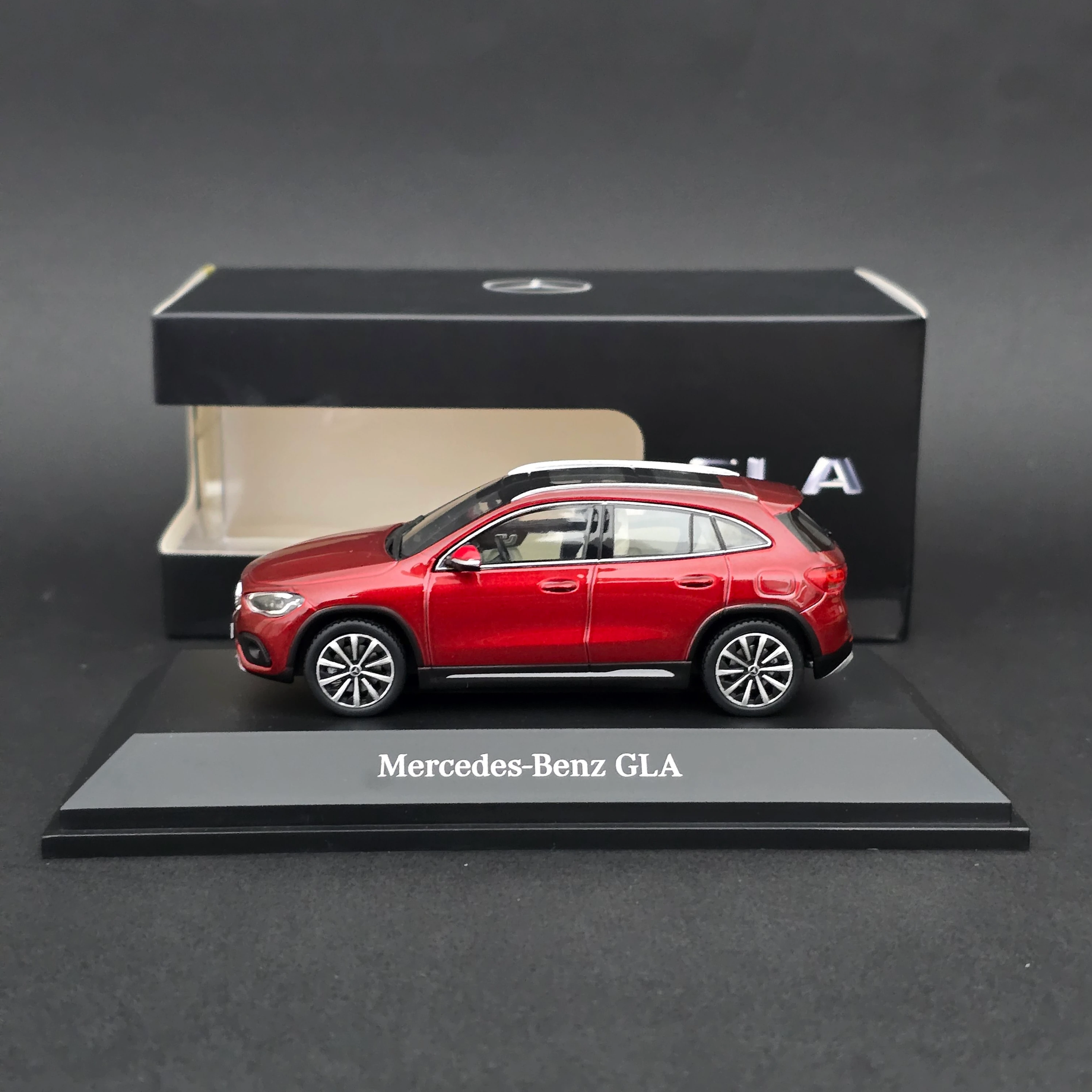 1/43 Mercedes GLA 