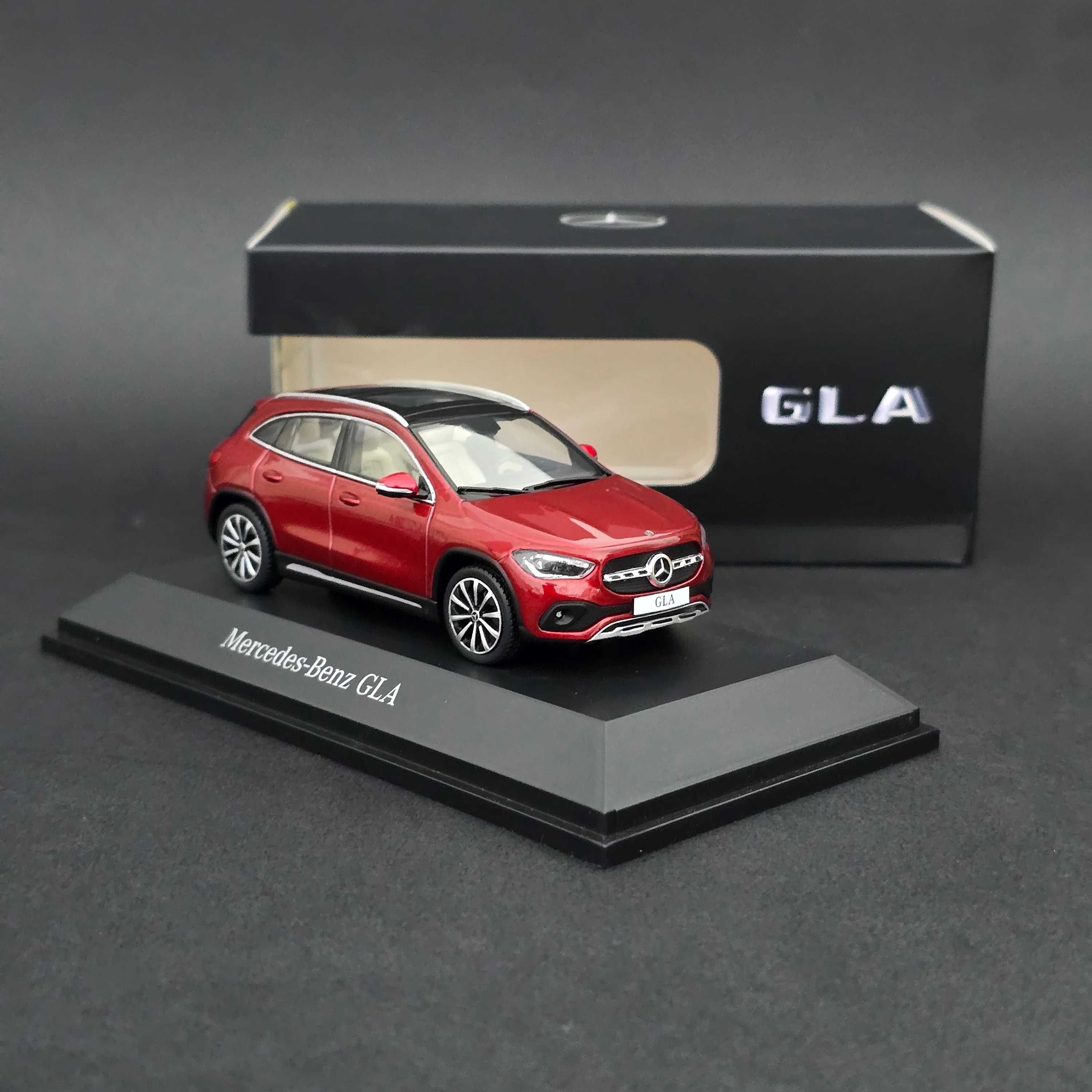 1/43 Mercedes GLA 