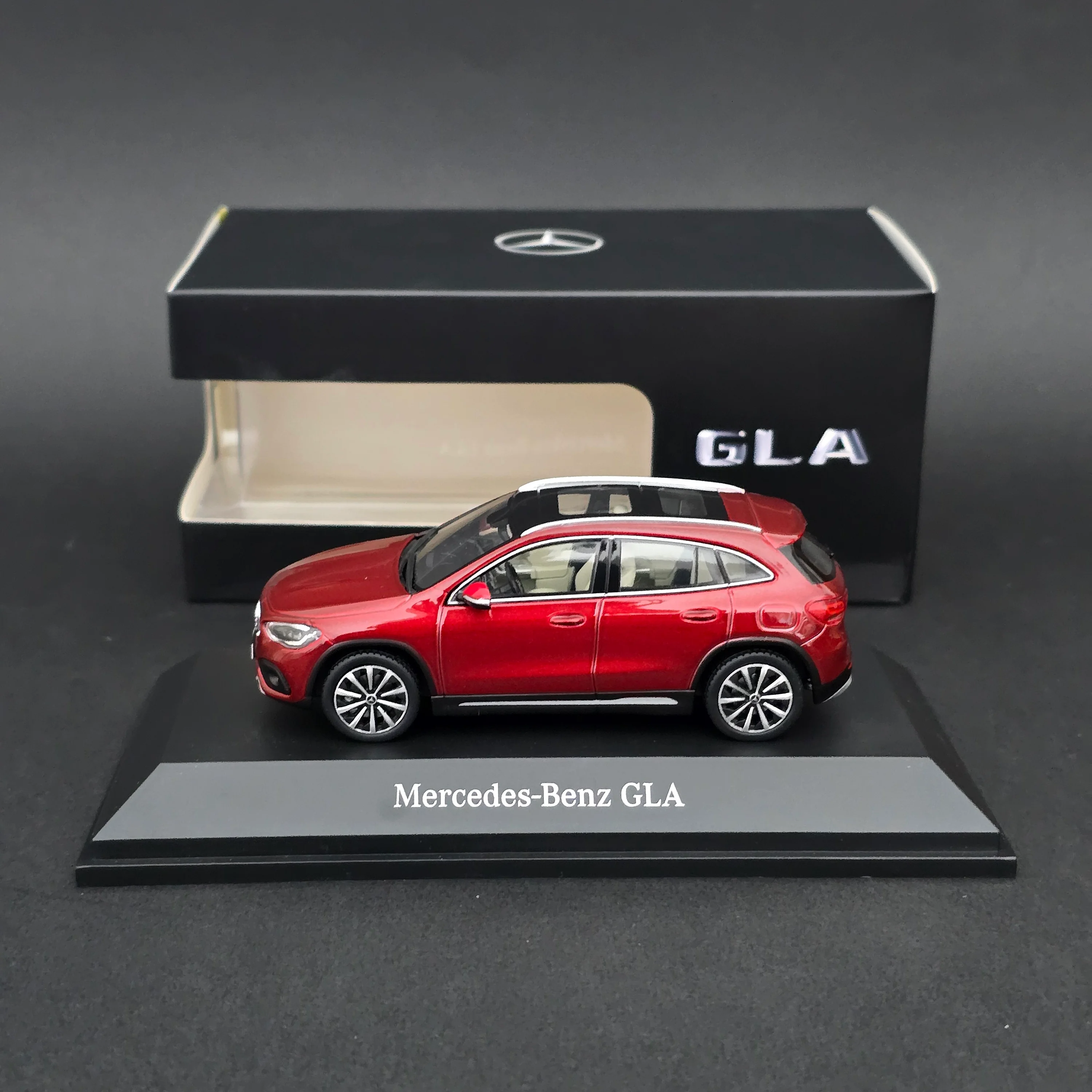 1/43 Mercedes GLA 