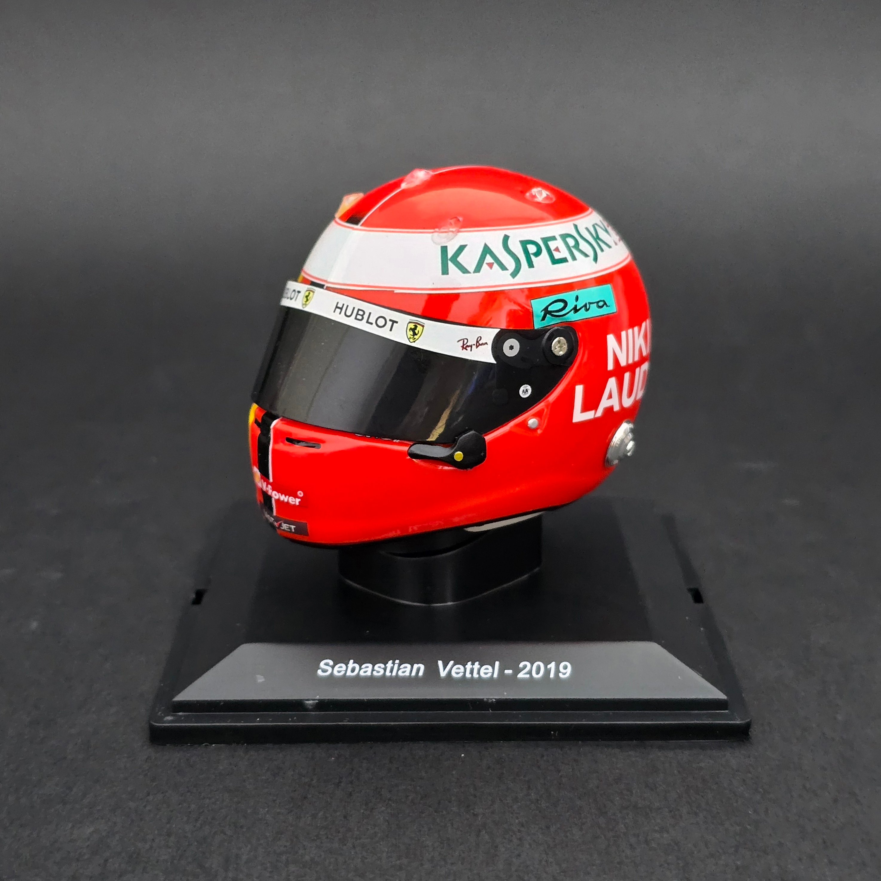 1:5 Sebastian Vettel Kask Figürü Niki Lauda'ya Teşekkür Tasarımlı