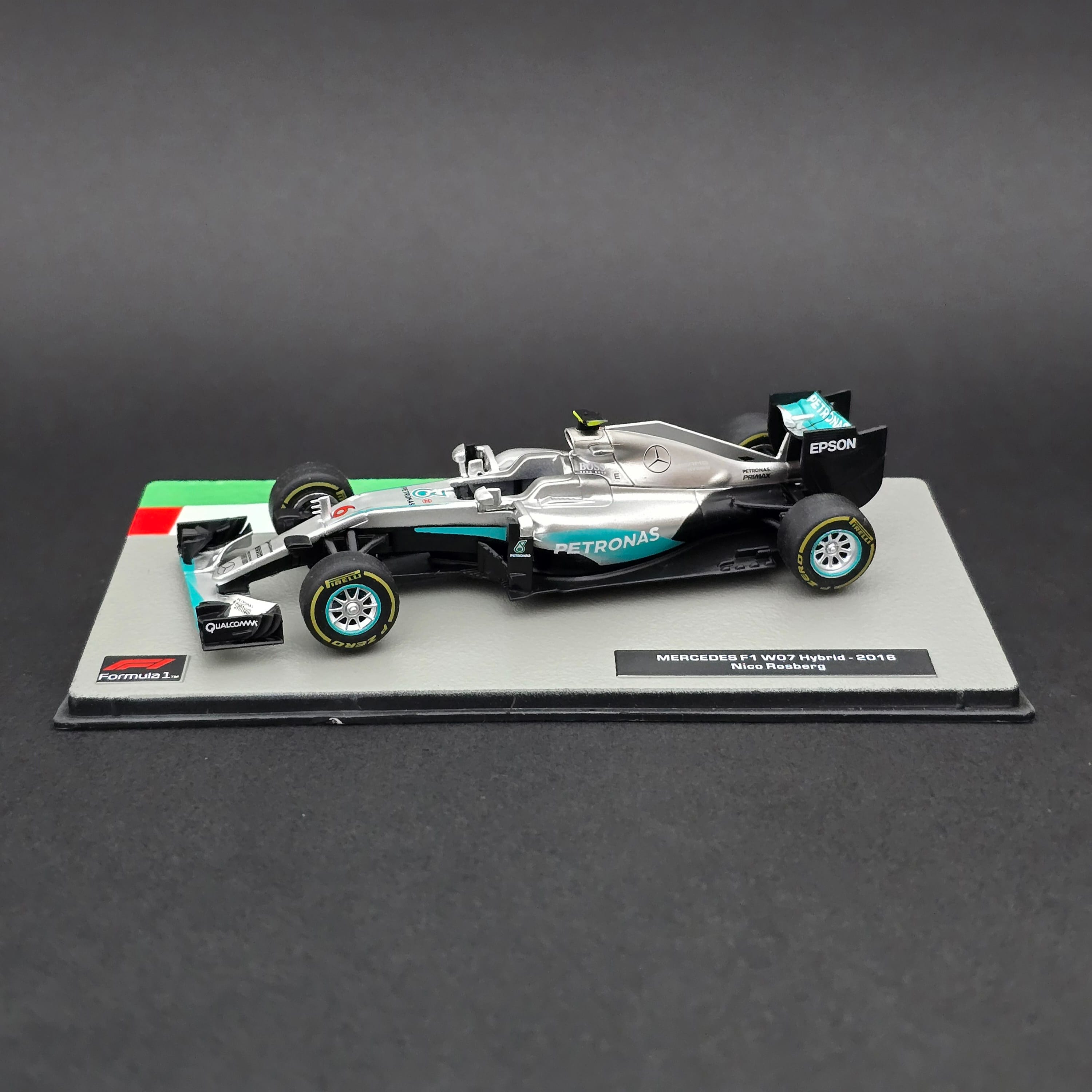 1:43 Mercedes F1 W07 2016 Dünya Şampiyonu Nico Rosberg 