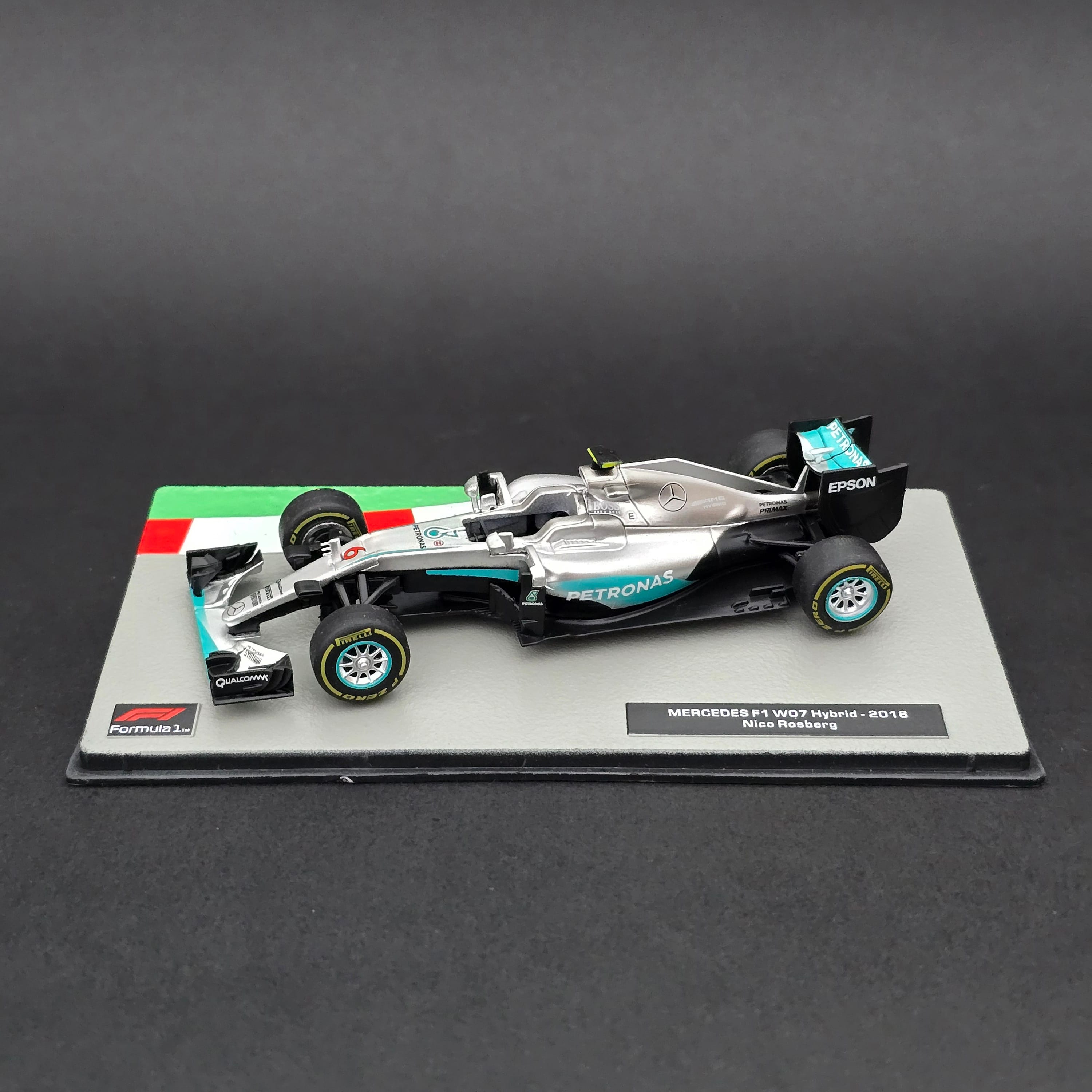 1:43 Mercedes F1 W07 2016 Dünya Şampiyonu Nico Rosberg 