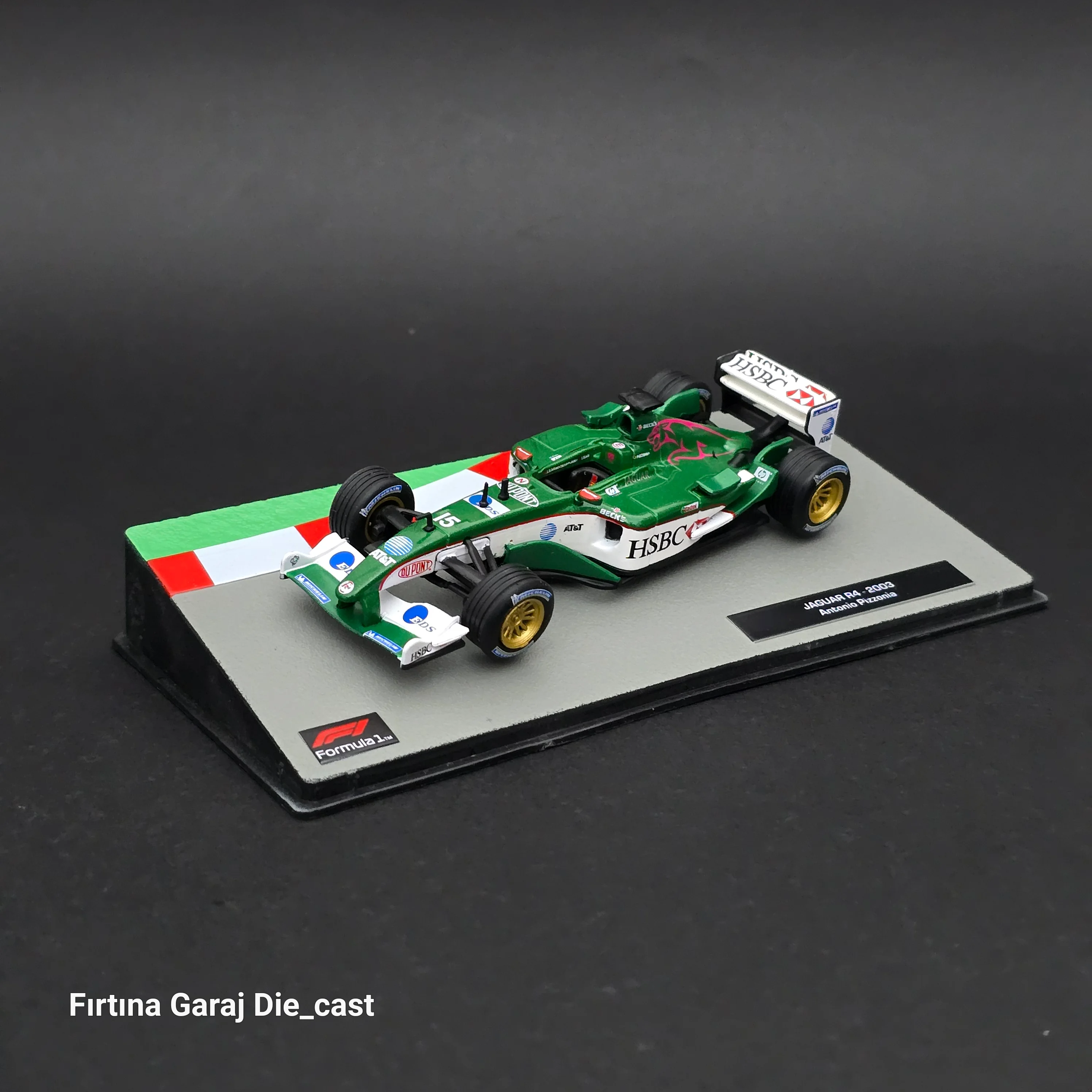 1:43 Jaguar R4 2003 A.Pizzonia