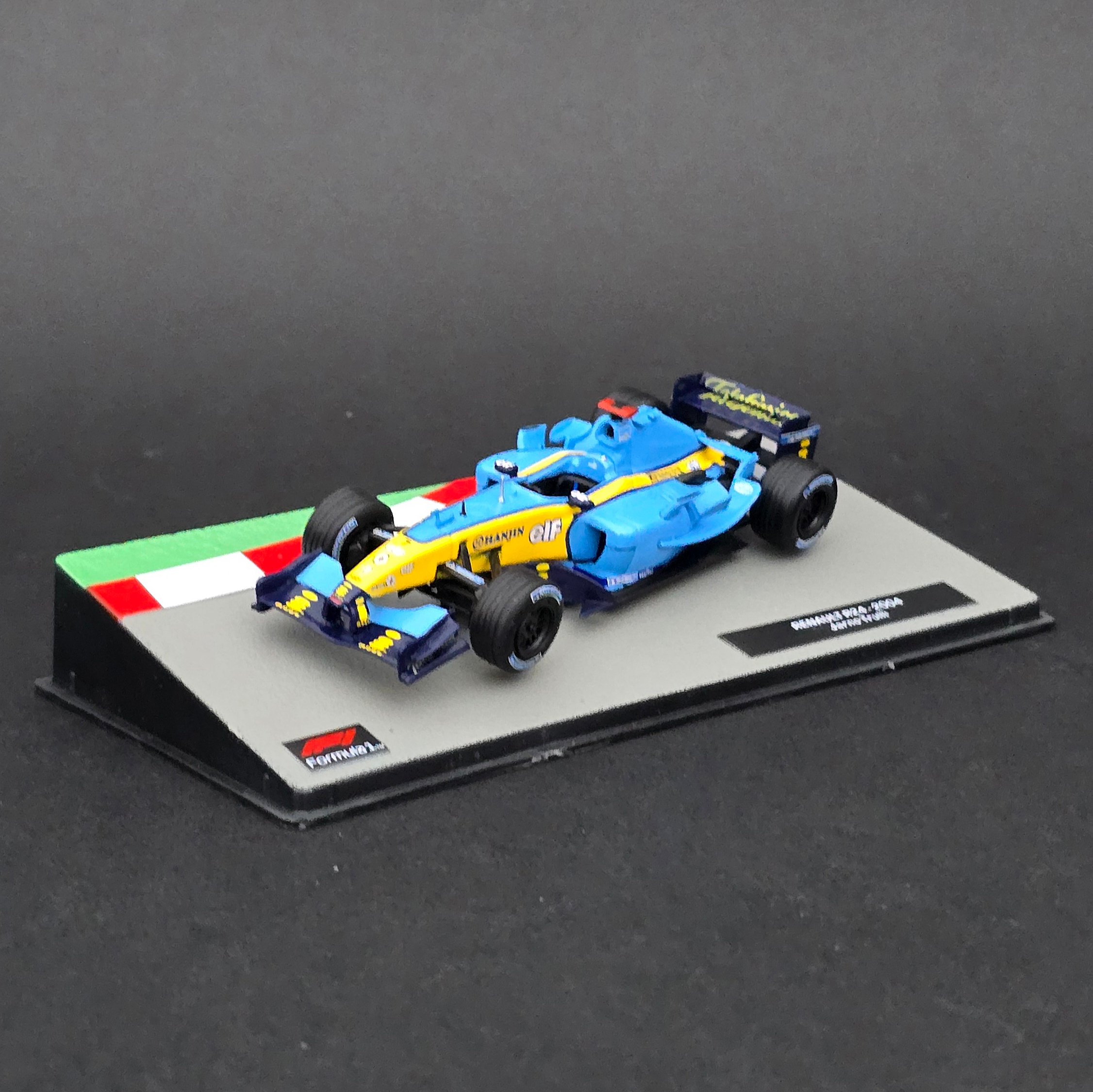 1:43 Renault R24