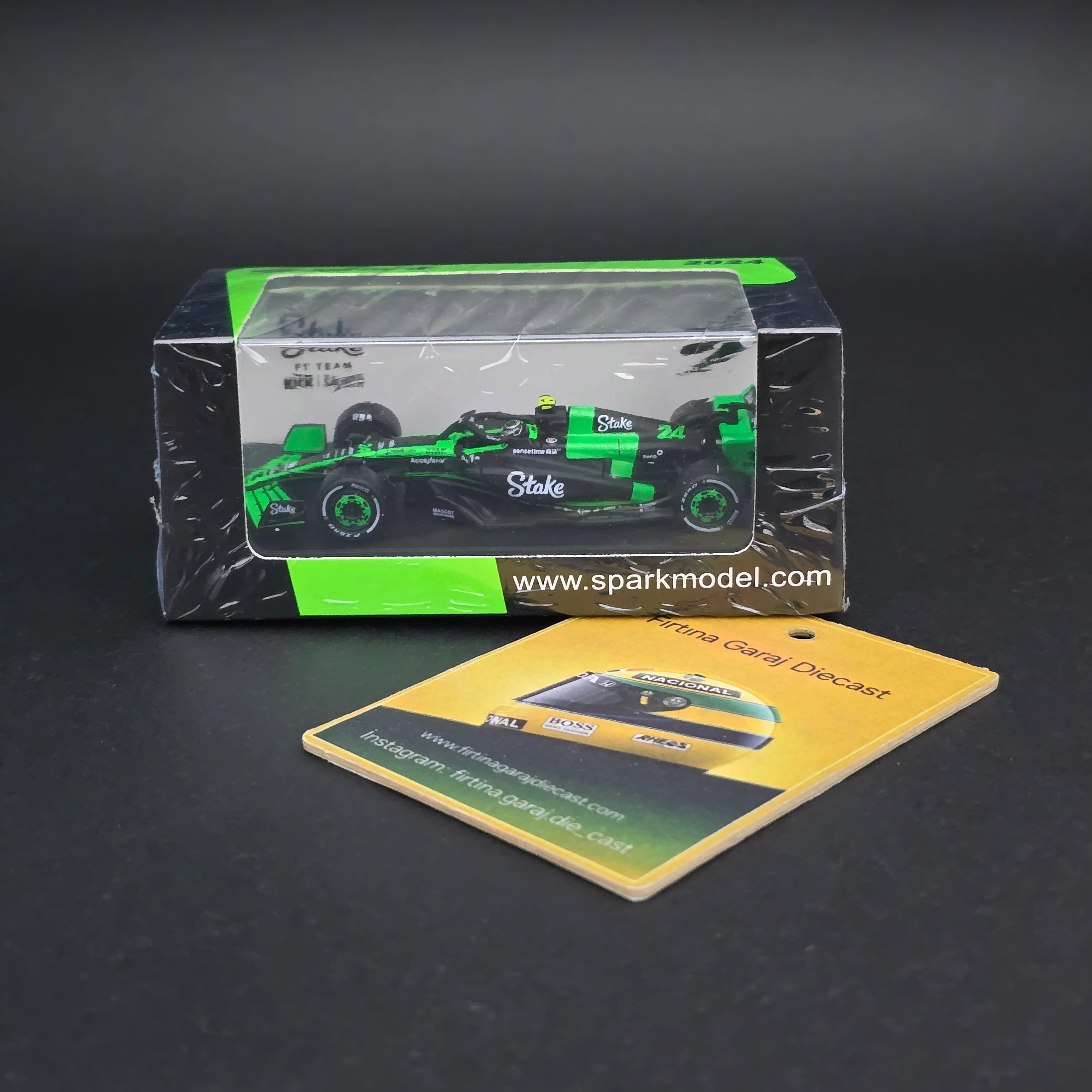 1/64 Spark Stake Kick Sauber C44 Z.Guanyu 2024