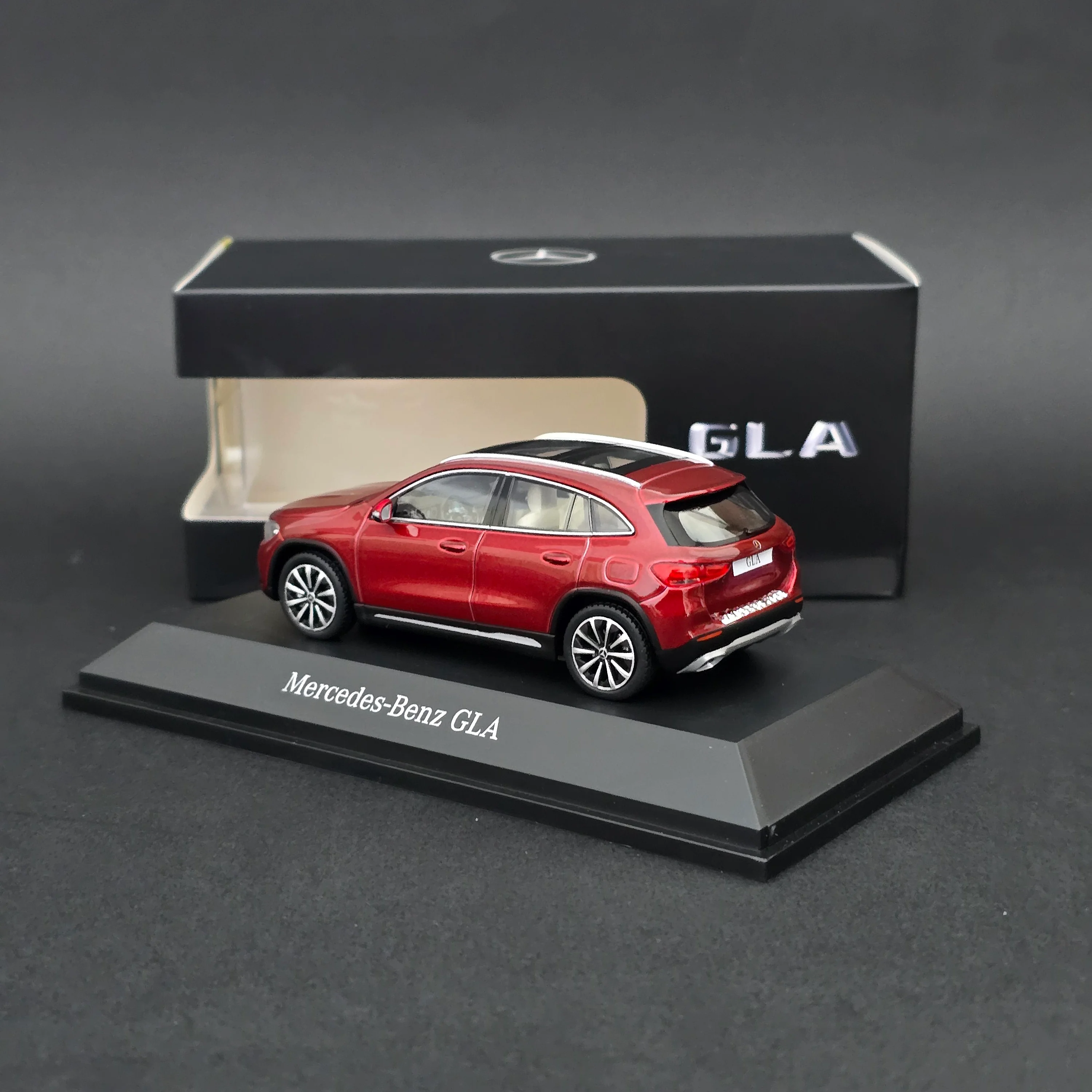1/43 Mercedes GLA 
