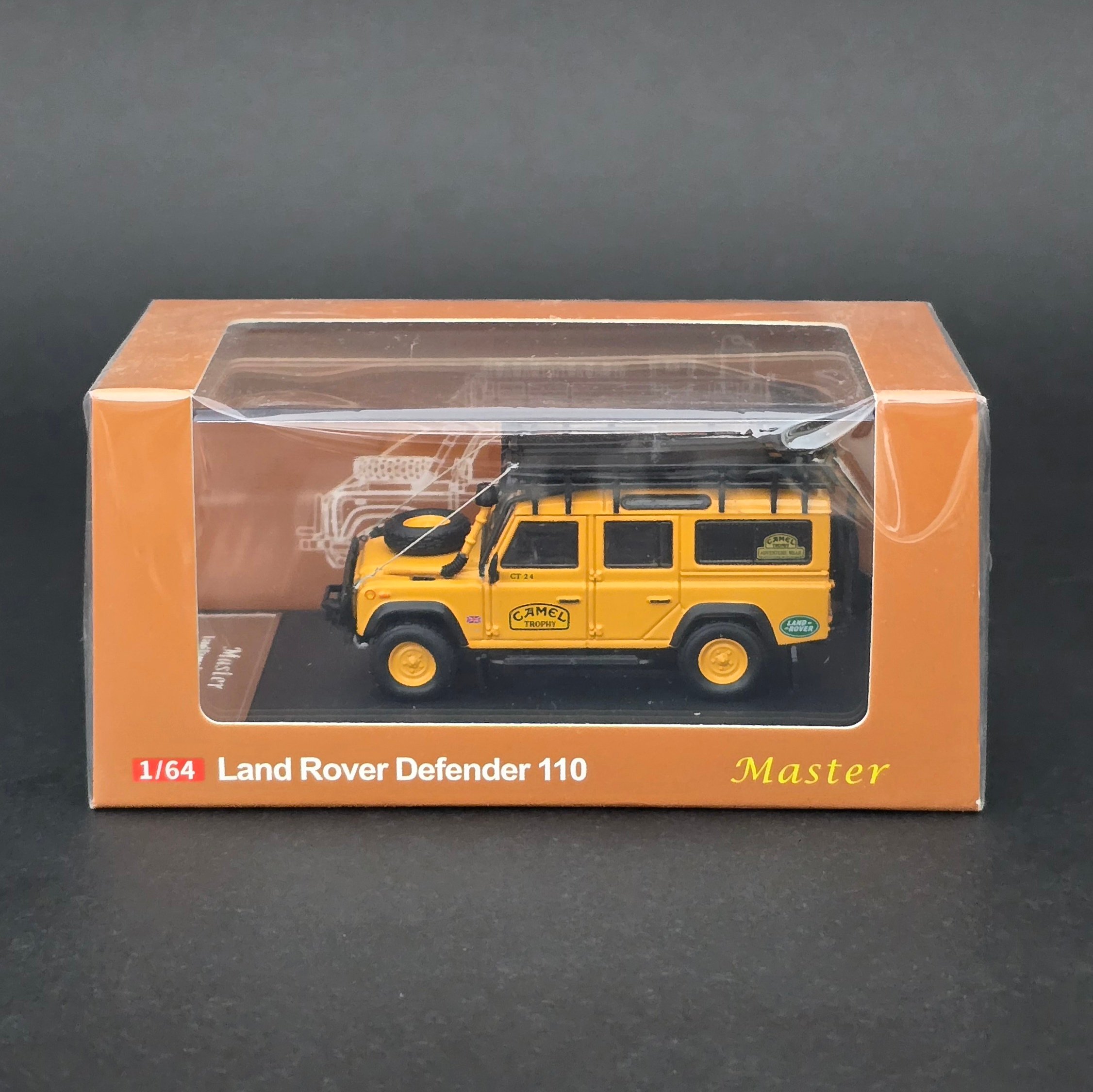 1:64 Master Land Rover Defender 110 Camel Trophy