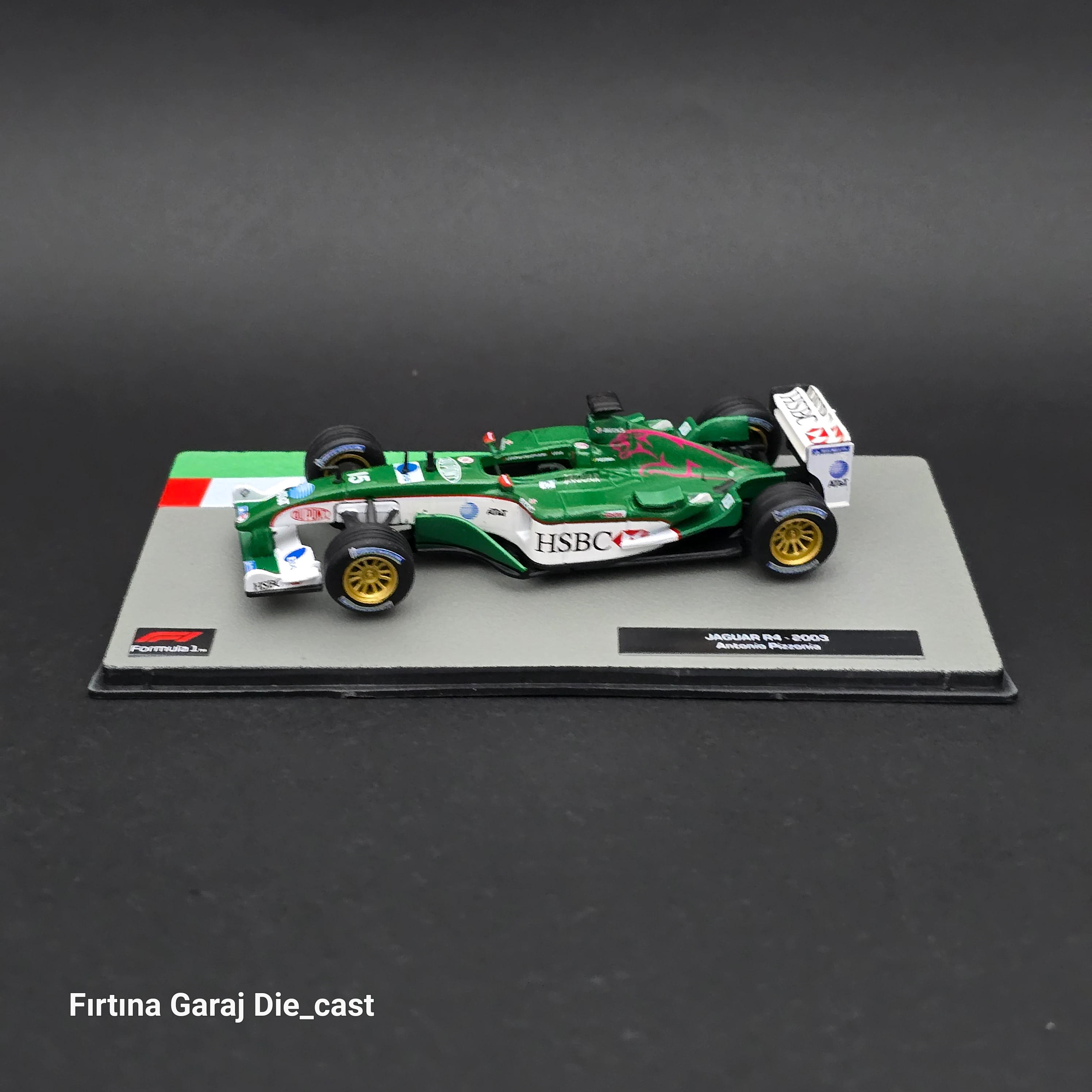 1:43 Jaguar R4 2003 A.Pizzonia