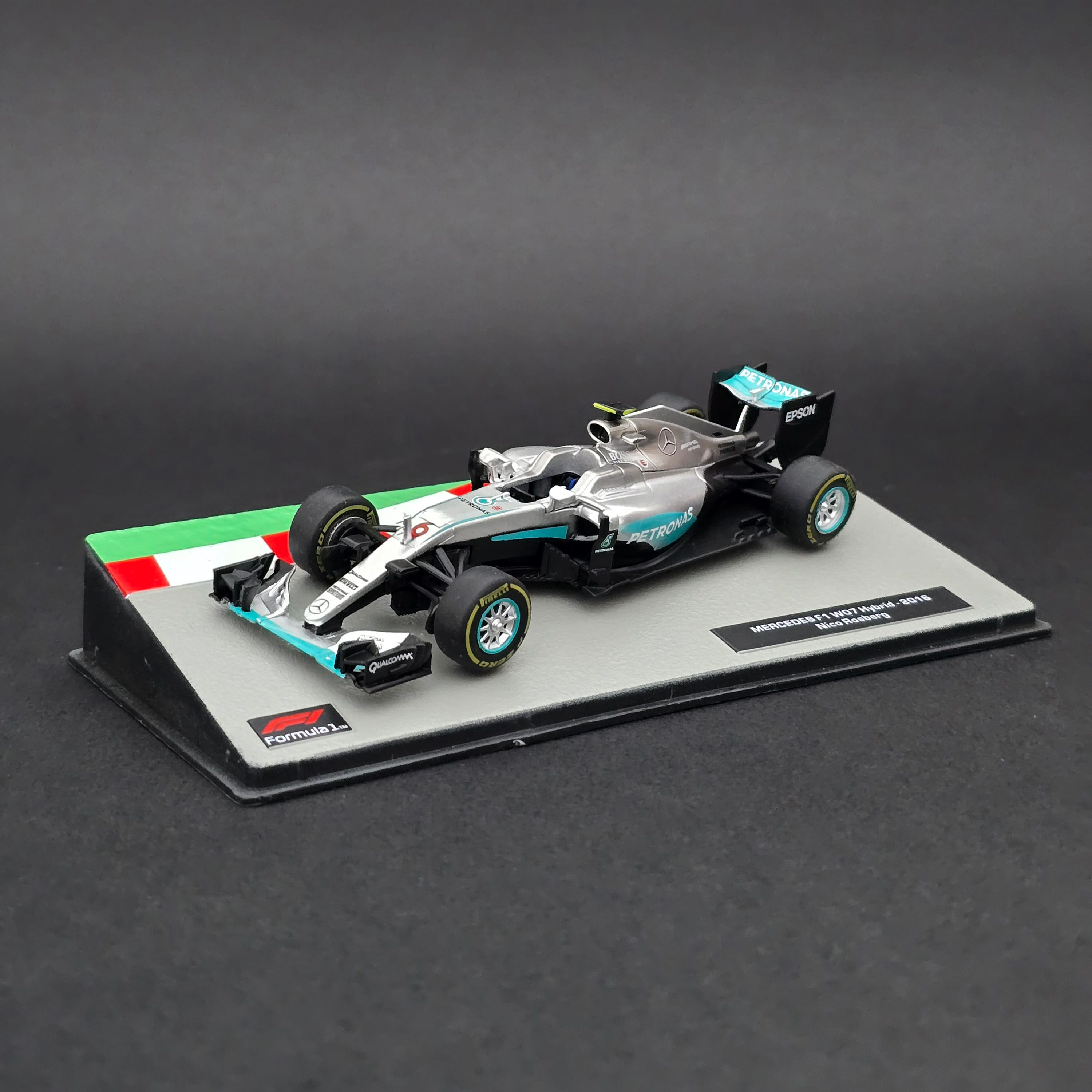 1:43 Mercedes F1 W07 2016 Dünya Şampiyonu Nico Rosberg 