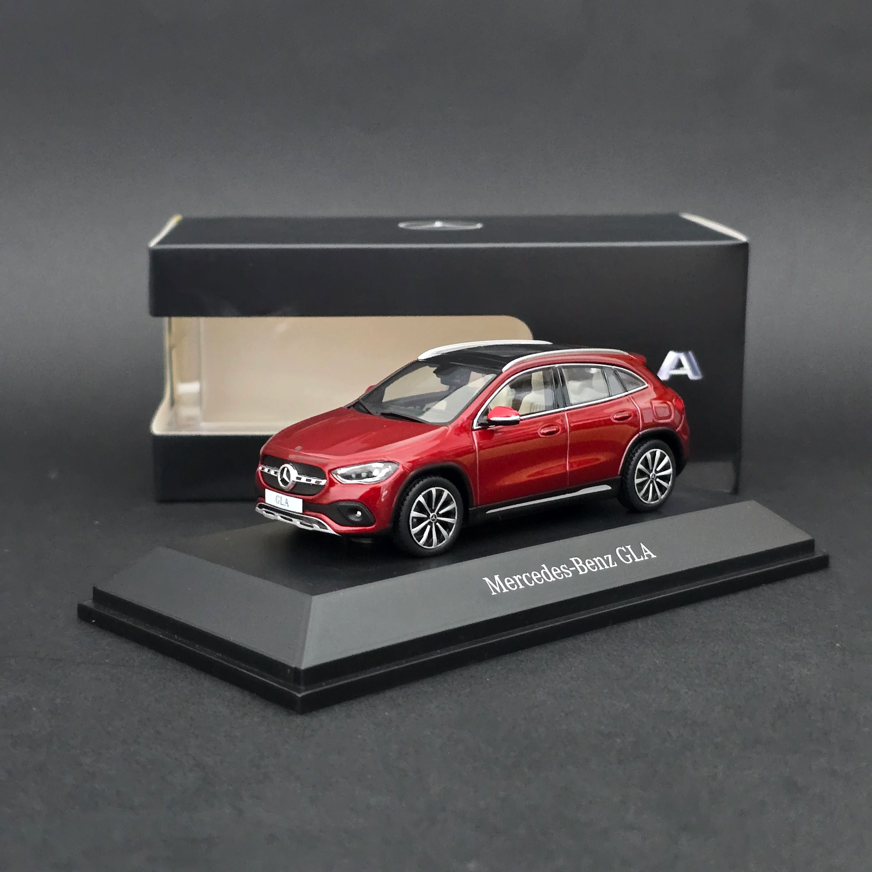 1/43 Mercedes GLA 