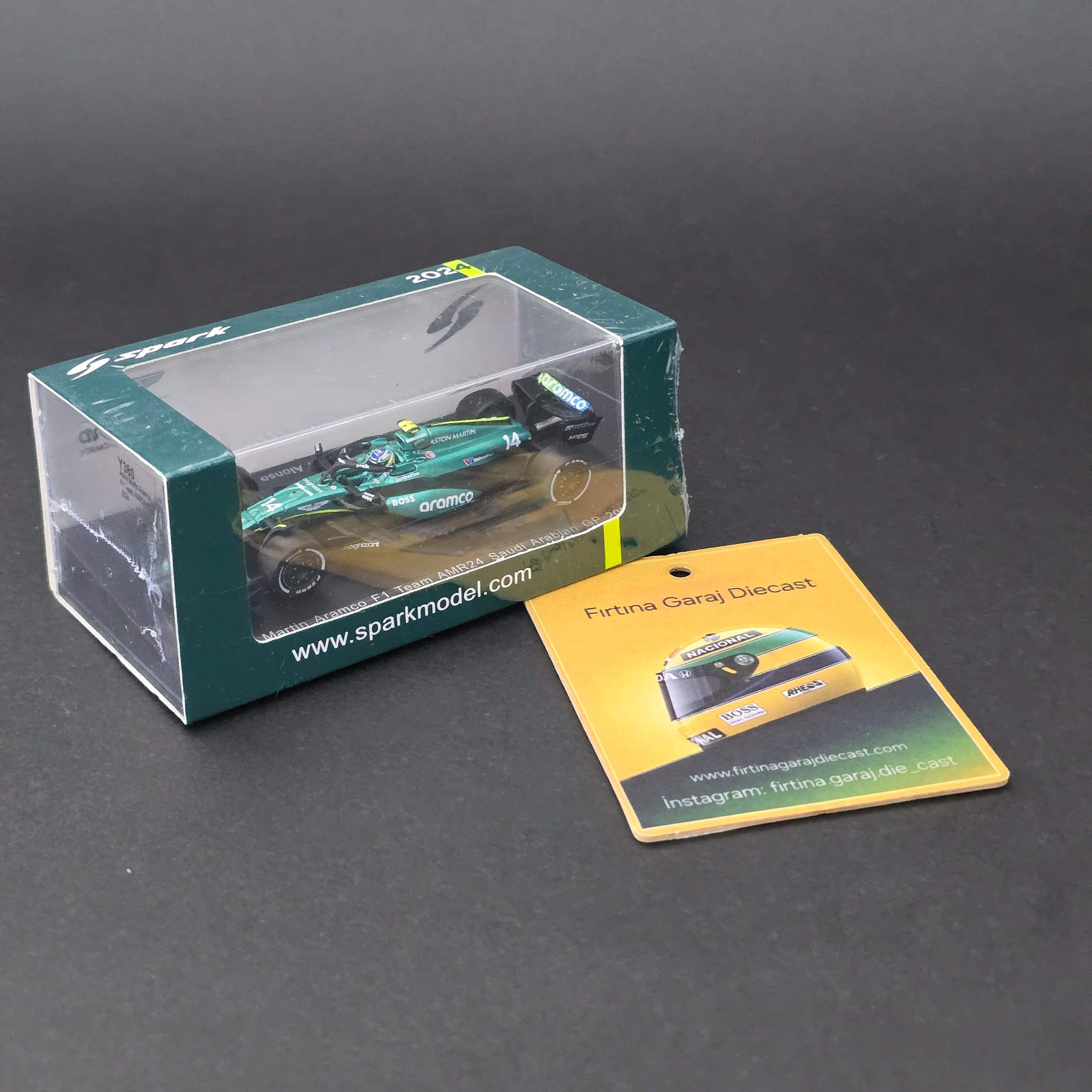 1:64 Aston Martin AMR24 Fernando Alonso 2024 Jelatinli Kutu