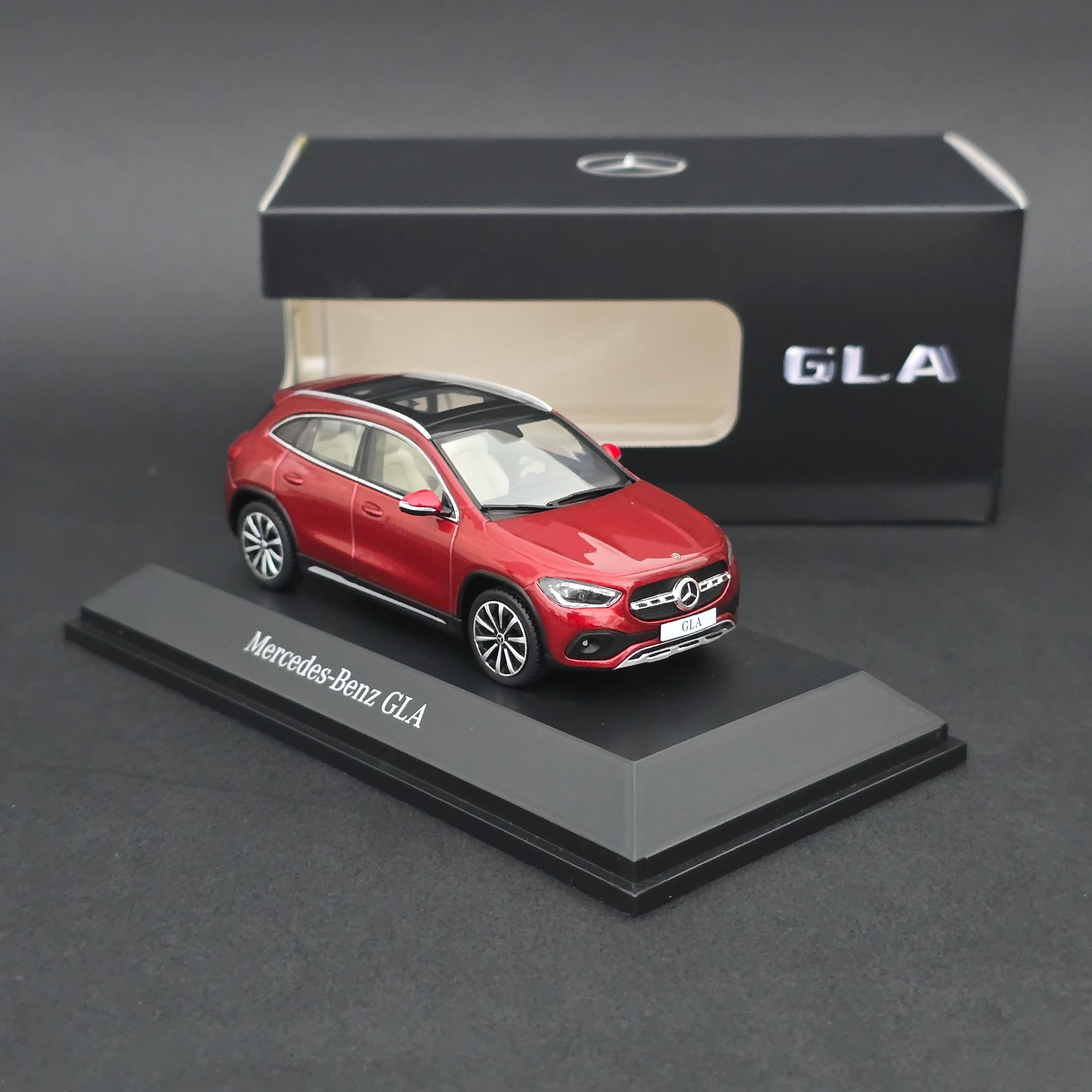 1/43 Mercedes GLA 