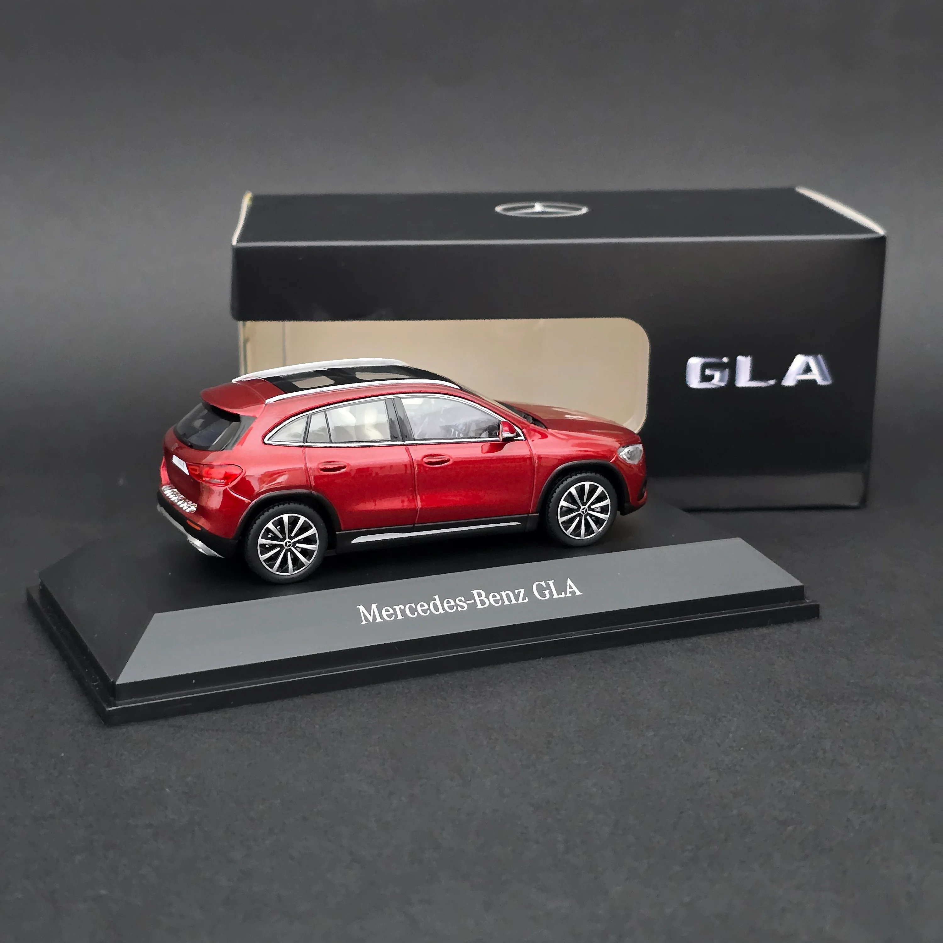 1/43 Mercedes GLA 