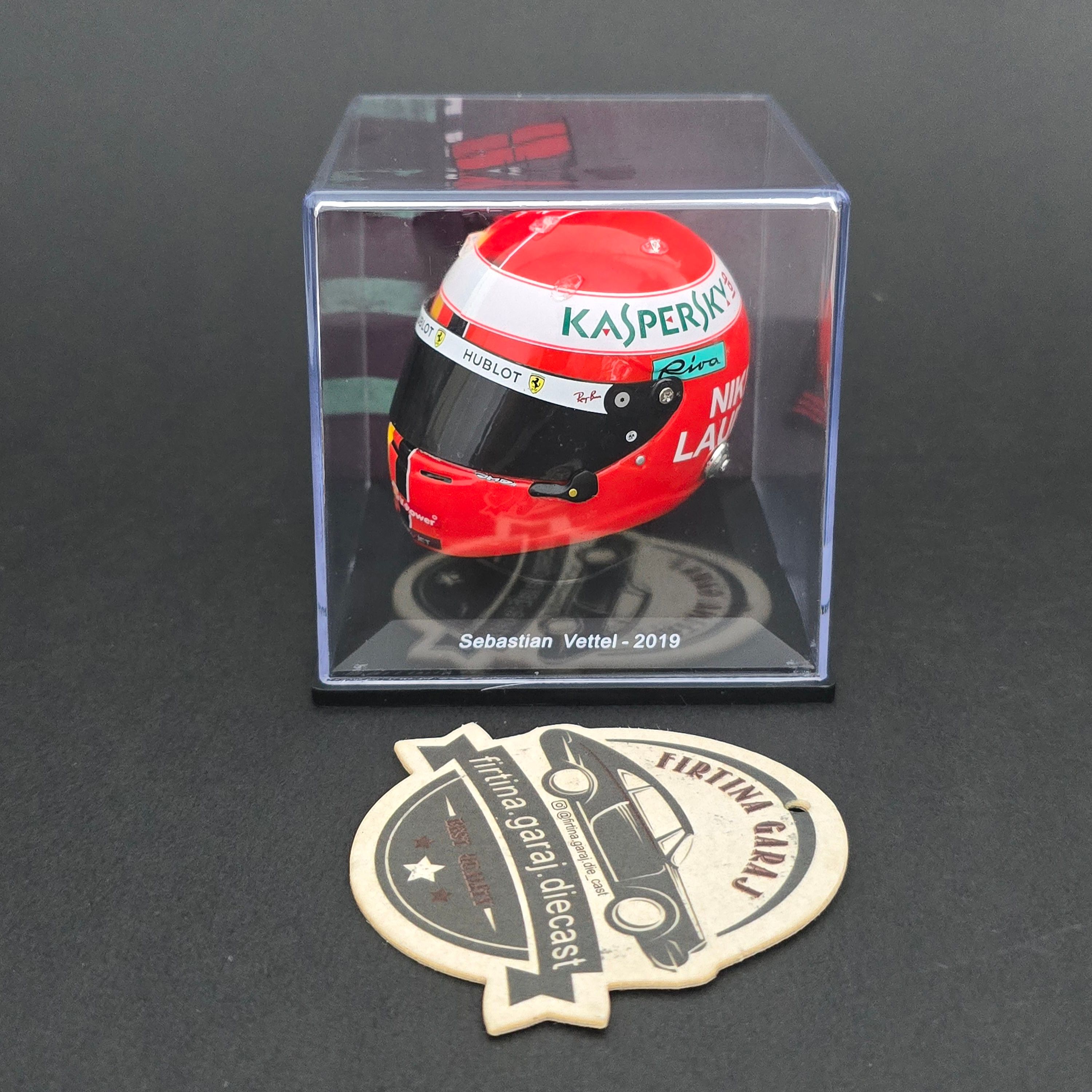 1:5 Sebastian Vettel Kask Figürü Niki Lauda'ya Teşekkür Tasarımlı