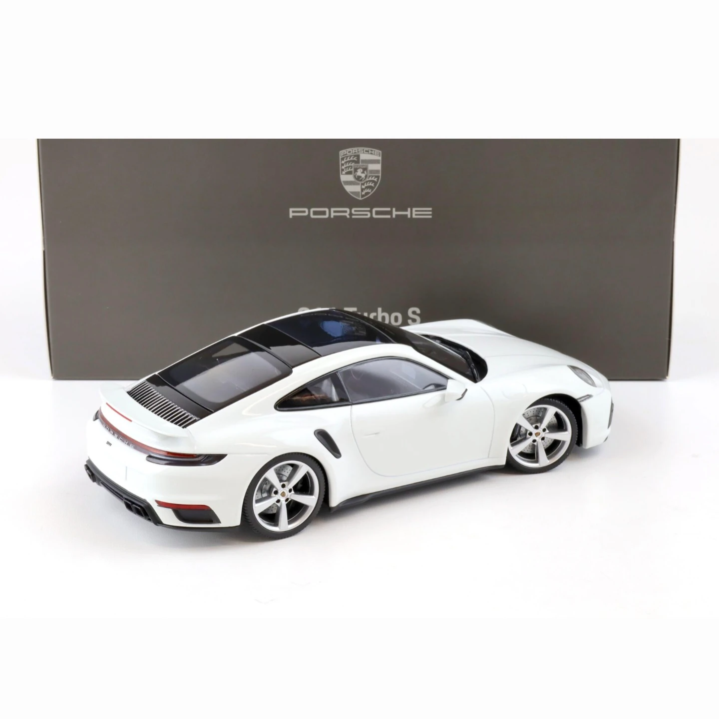 1:18 Minichamps Porsche 911 Turbo S