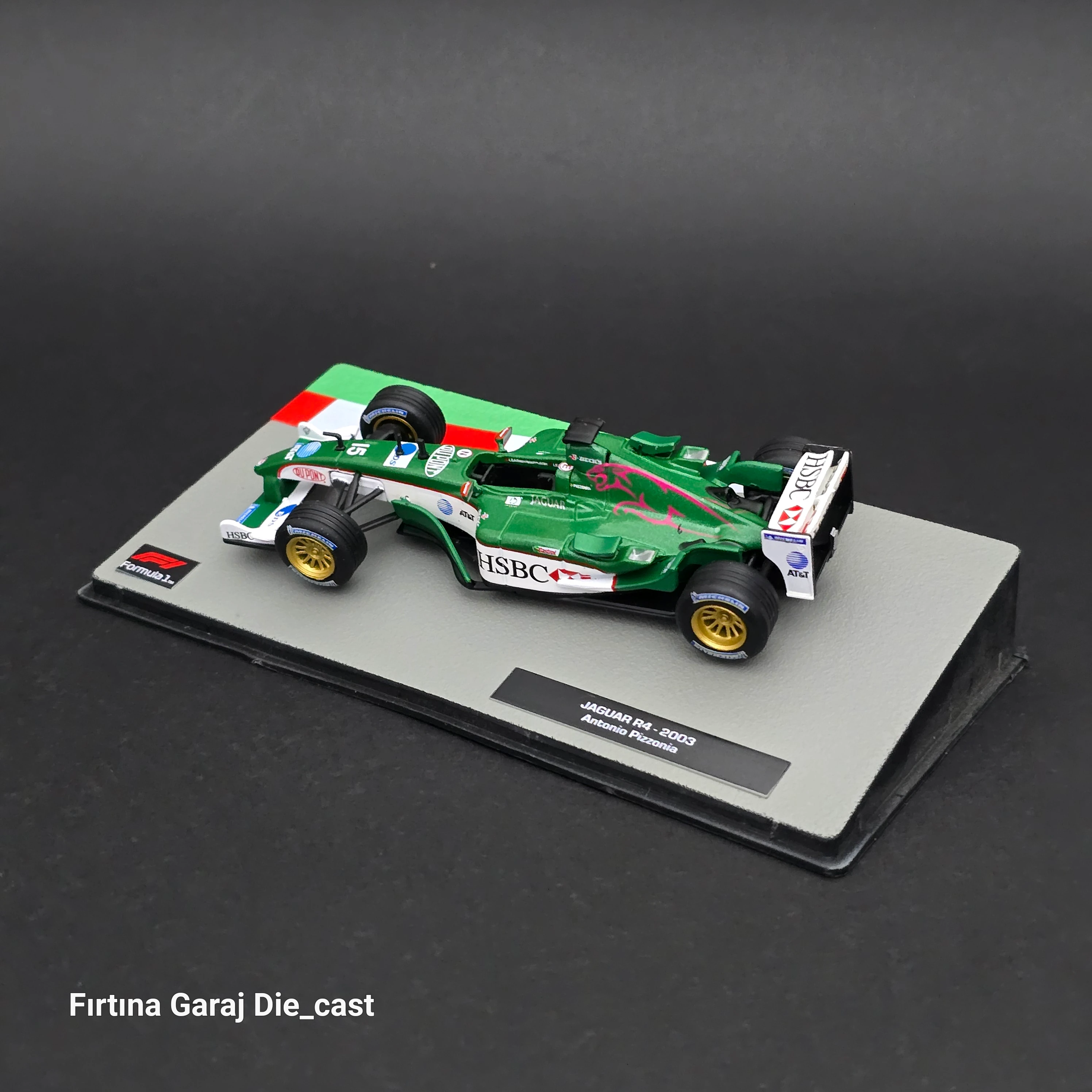 1:43 Jaguar R4 2003 A.Pizzonia
