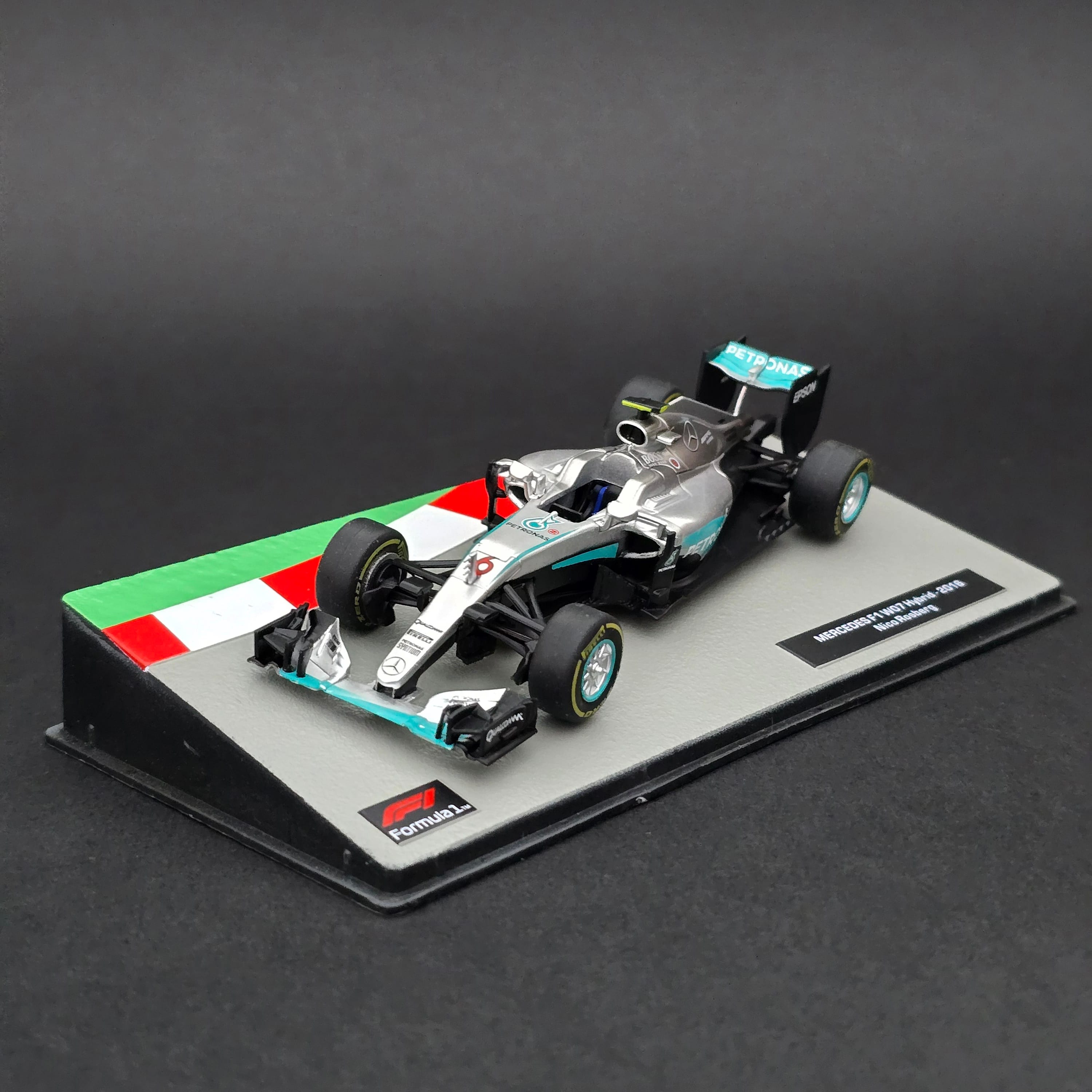 1:43 Mercedes F1 W07 2016 Dünya Şampiyonu Nico Rosberg 