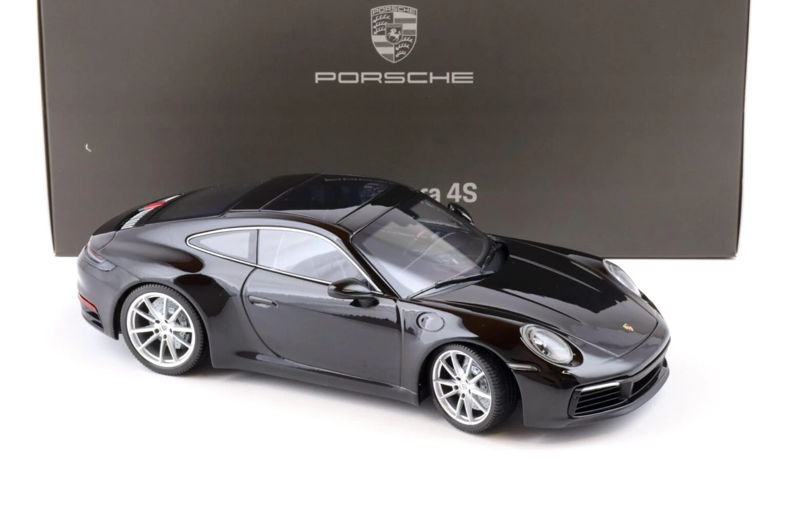 1:18 Porsche 911 (992) Carrera 4S