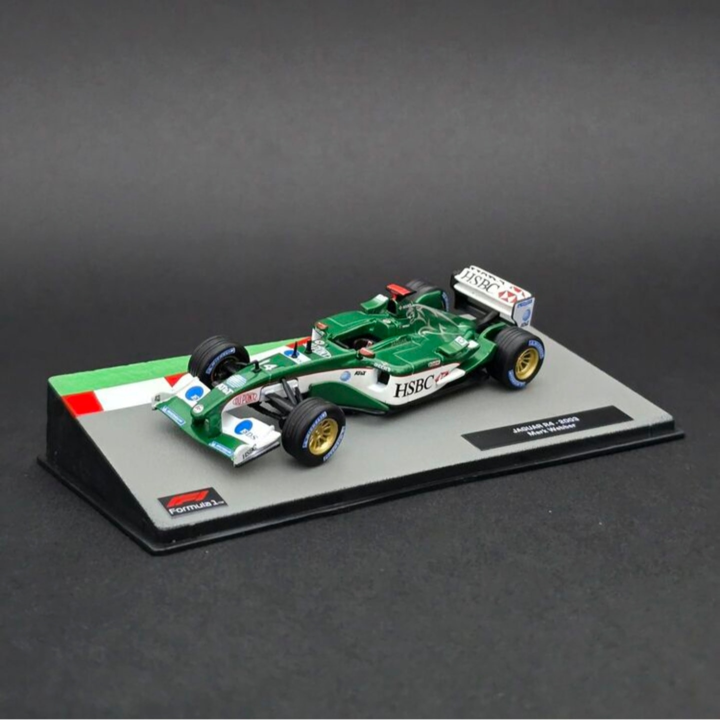 1:43 Jaguar R4 2004 M.Webber