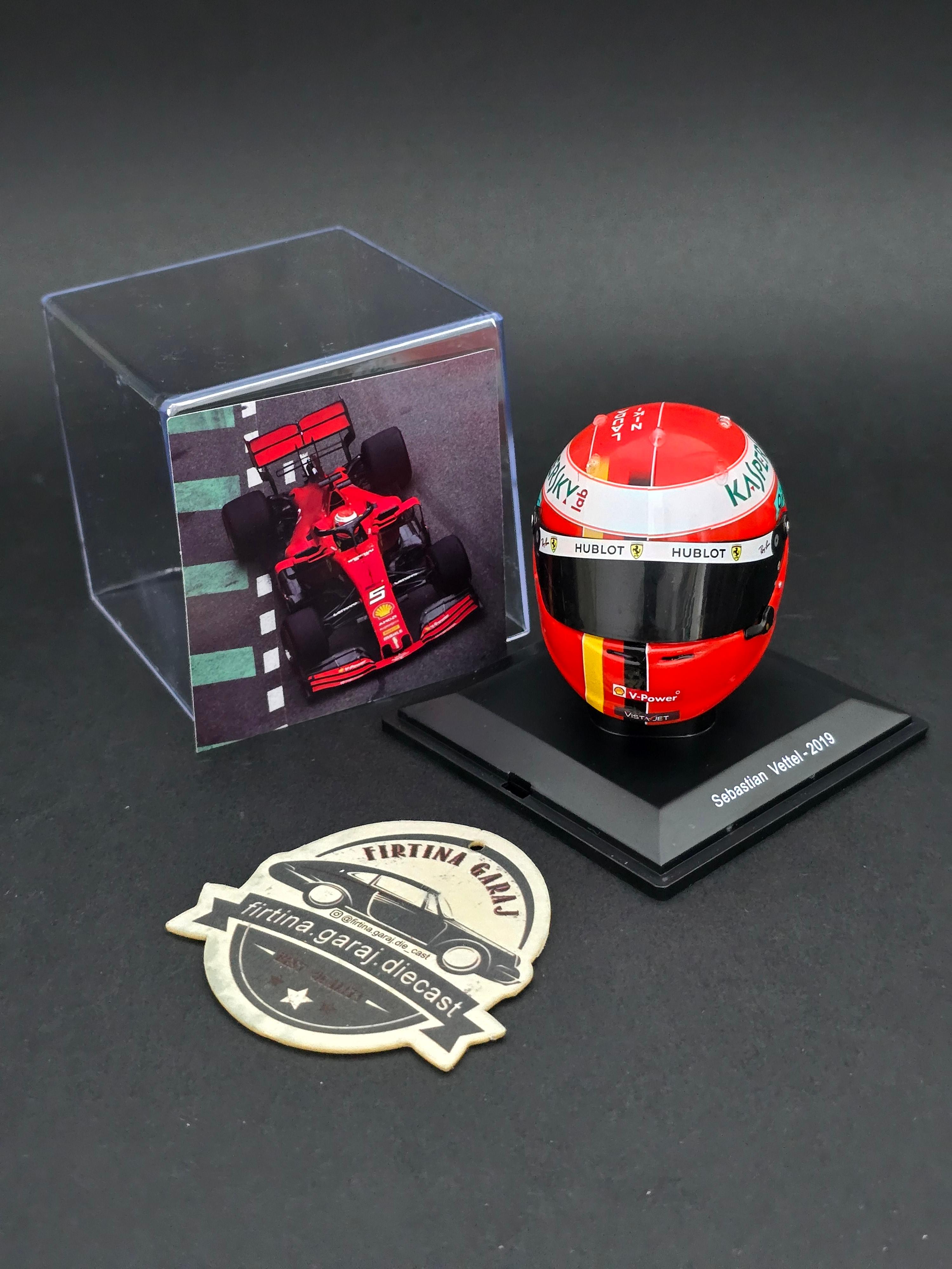 1:5 Sebastian Vettel Kask Figürü Niki Lauda'ya Teşekkür Tasarımlı